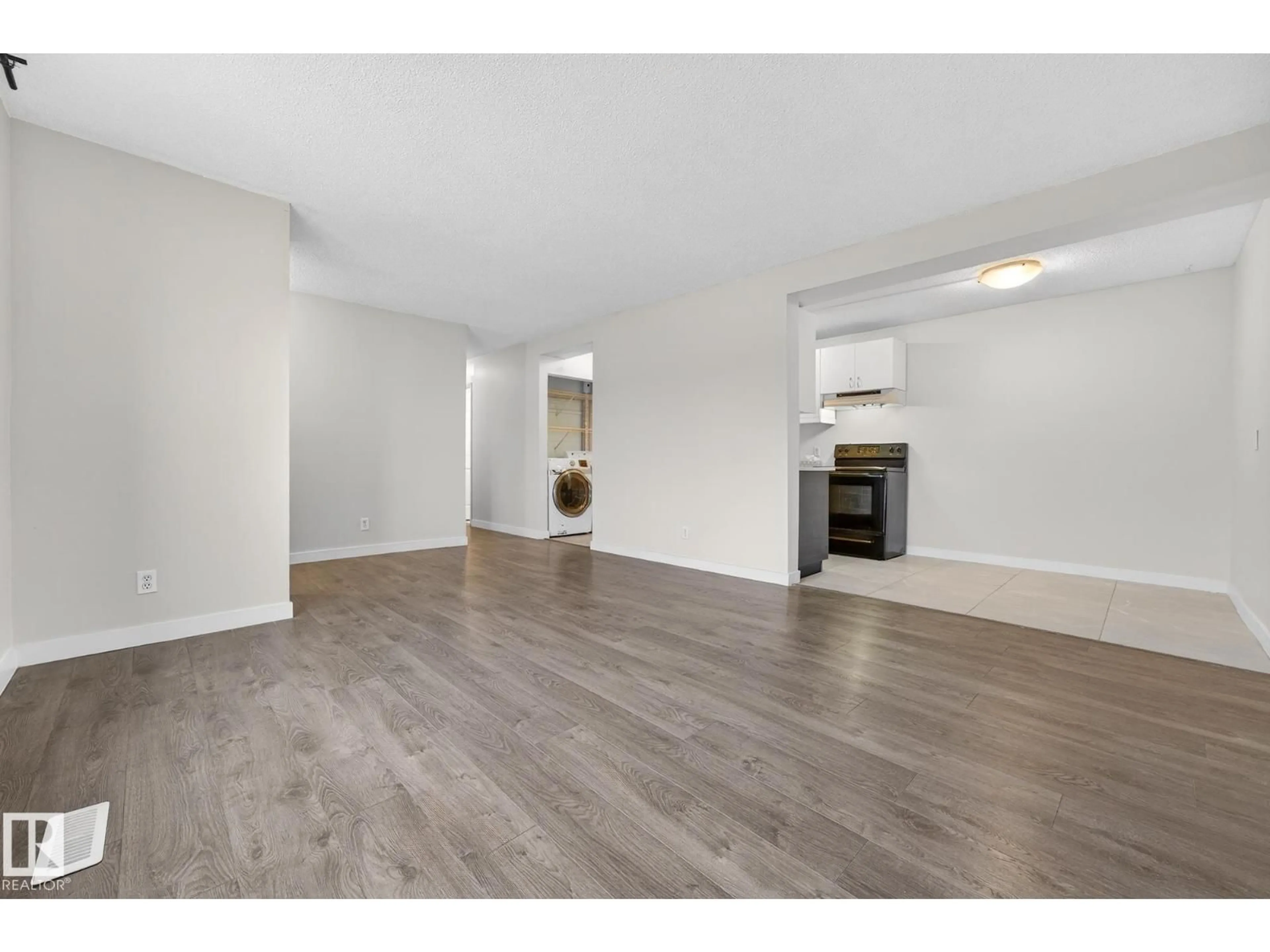 A pic of a room for 1414 LAKEWOOD RD, Edmonton Alberta T6K3M2