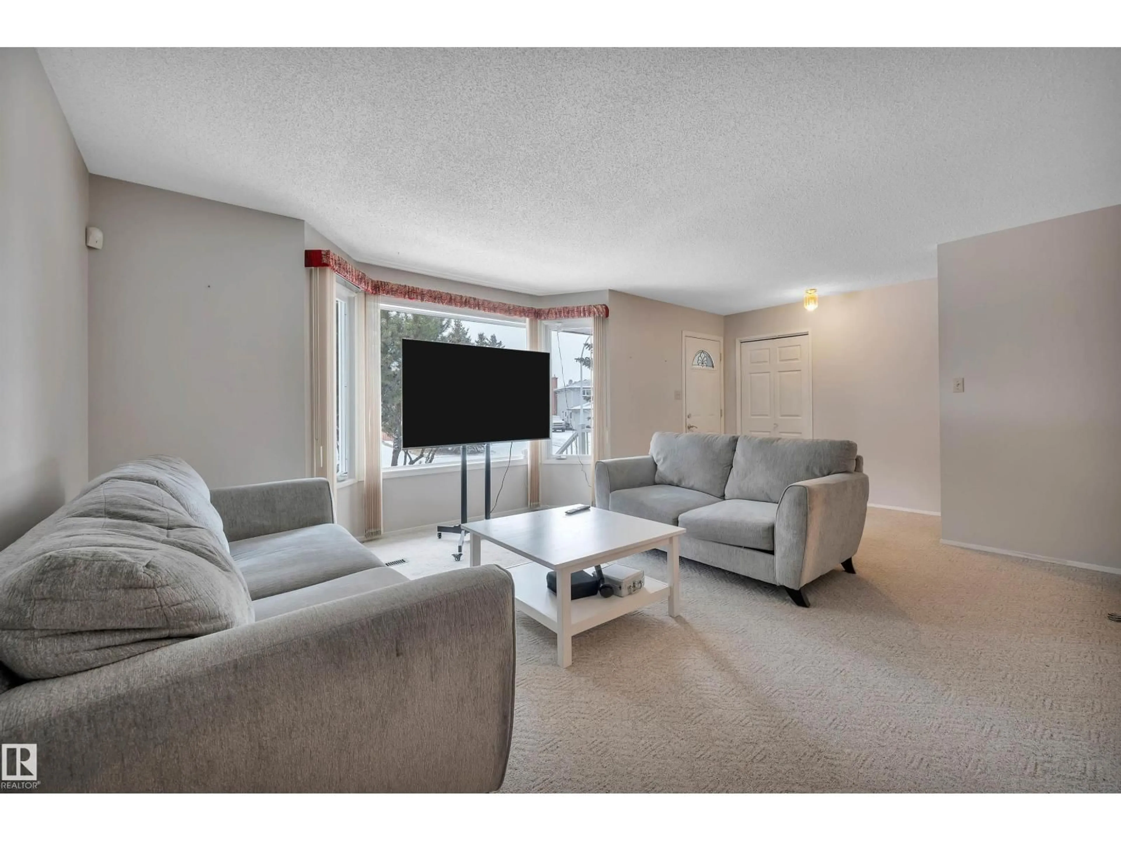 Living room with furniture, unknown for 39 WOODSTOCK DR, Sherwood Park Alberta T8A4C4