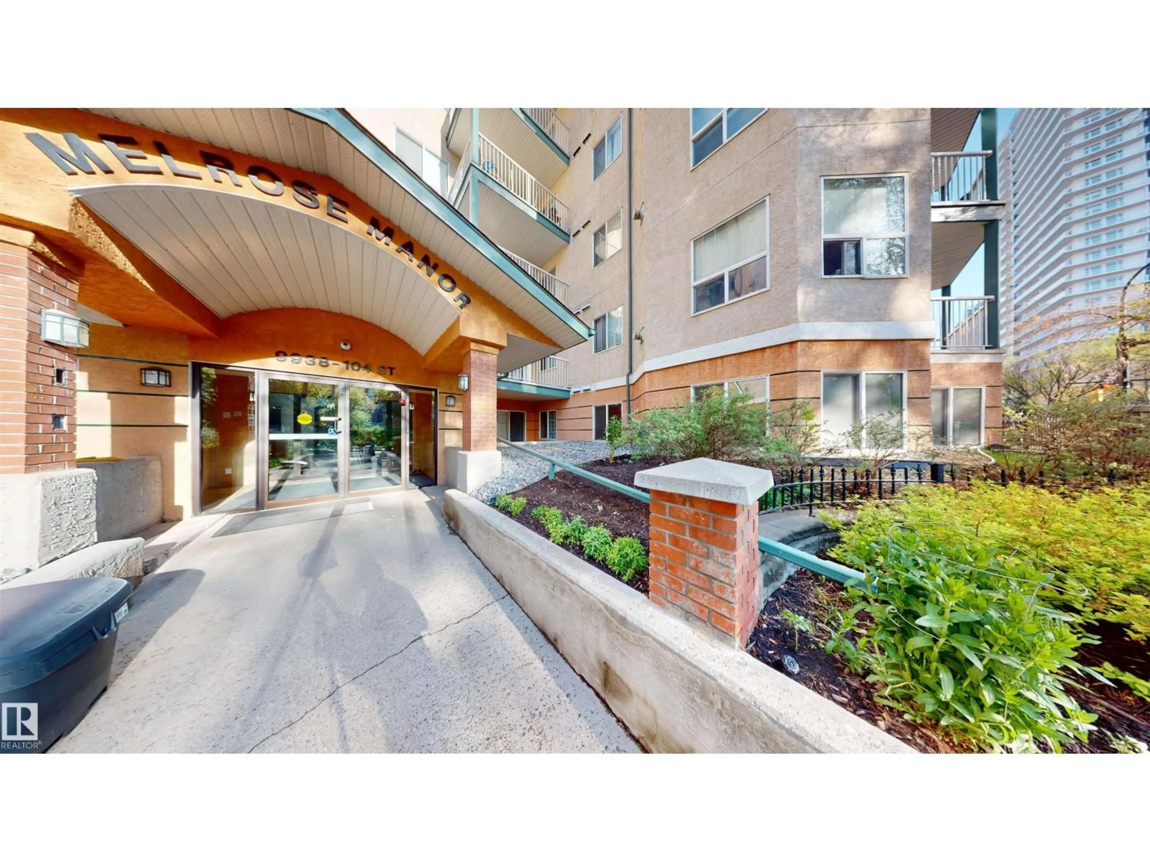 Indoor foyer for #115 - 9938 104 ST, Edmonton Alberta T5K2X7