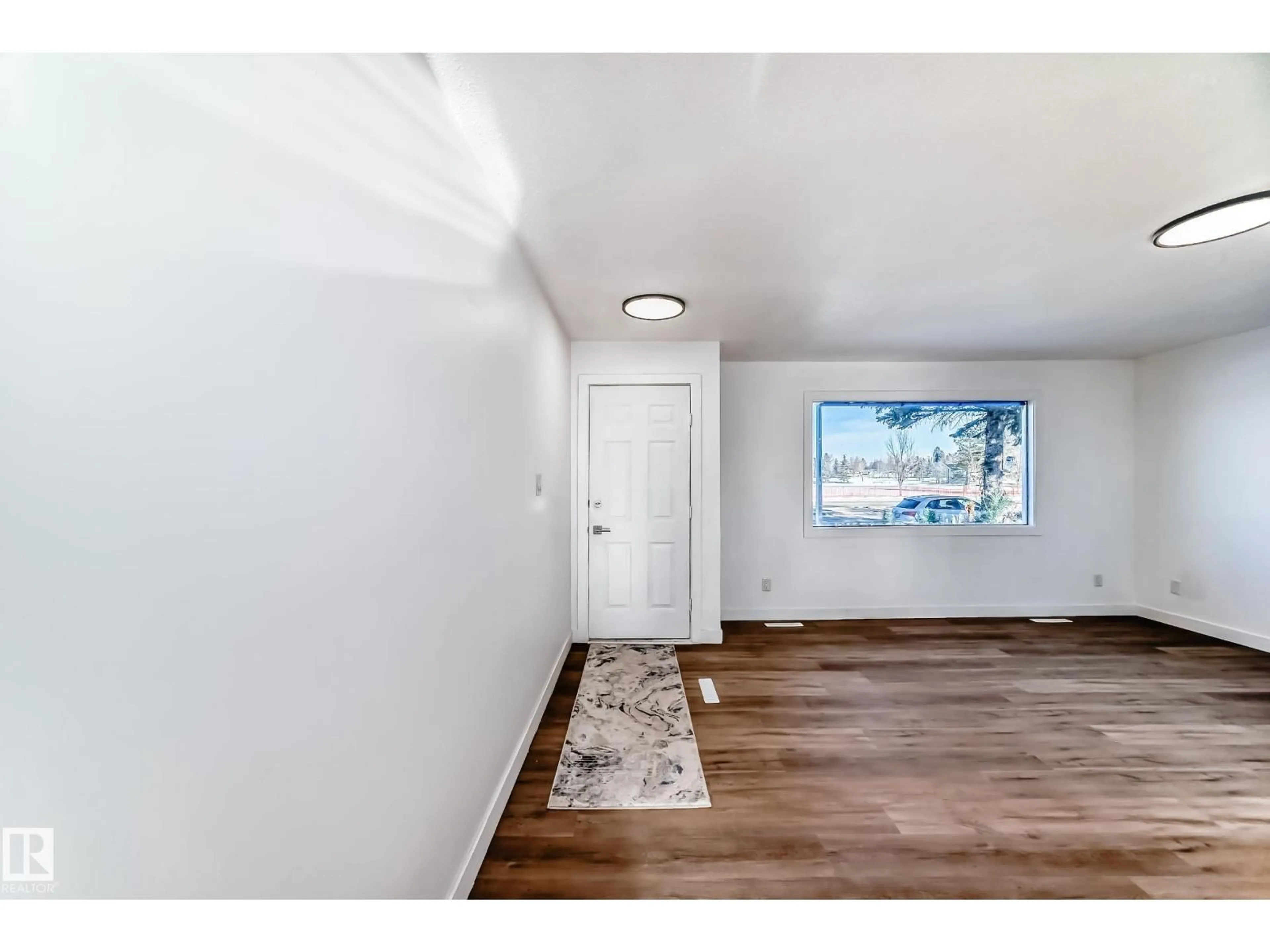 Indoor entryway for 5919 144 AV, Edmonton Alberta T5A1K7