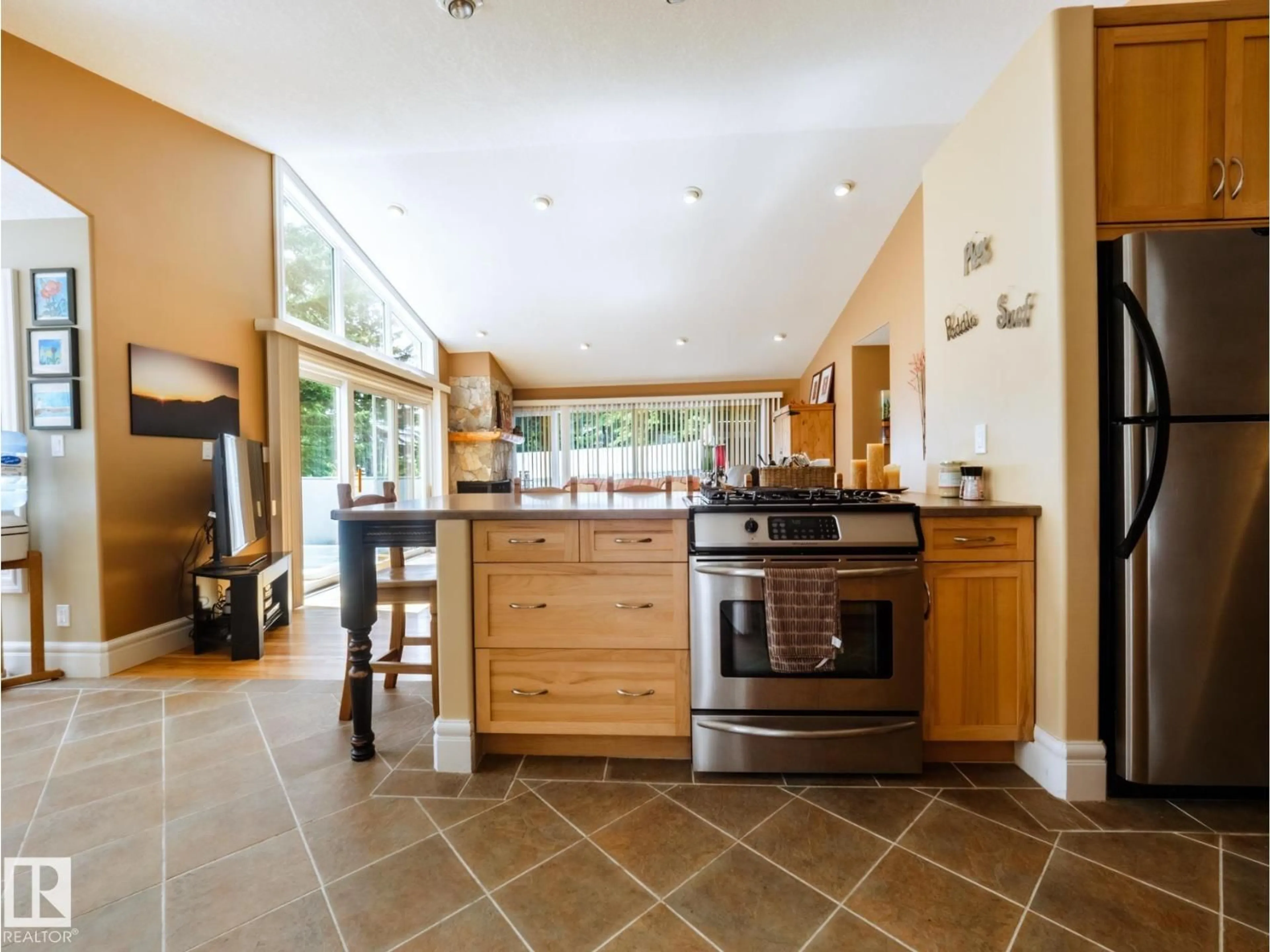 Open concept kitchen, ceramic/tile floor for 31 LAKESHORE DR, Rural Leduc County Alberta T0C2C0