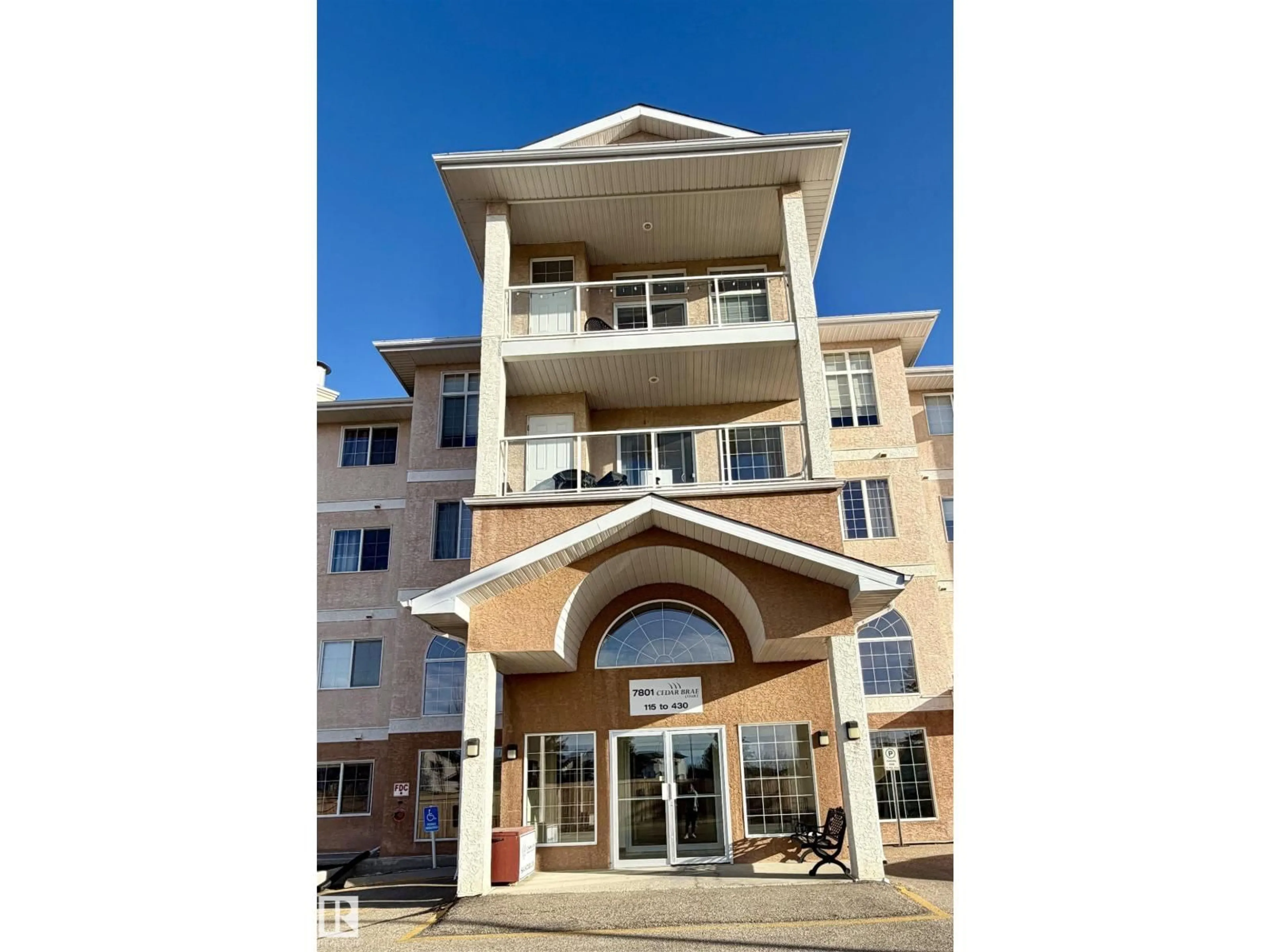 Indoor foyer for 423 7801 GOLF COURSE RD, Stony Plain Alberta T7Z0C7