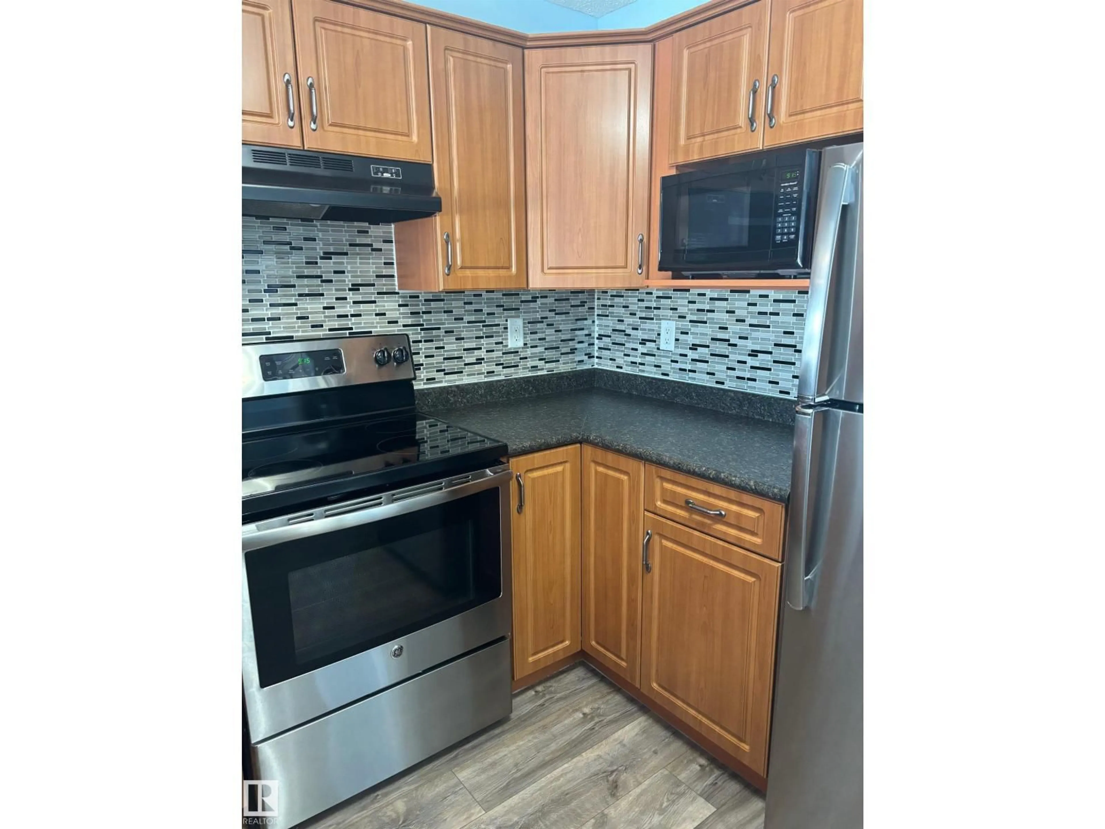 Standard kitchen, unknown for 423 7801 GOLF COURSE RD, Stony Plain Alberta T7Z0C7