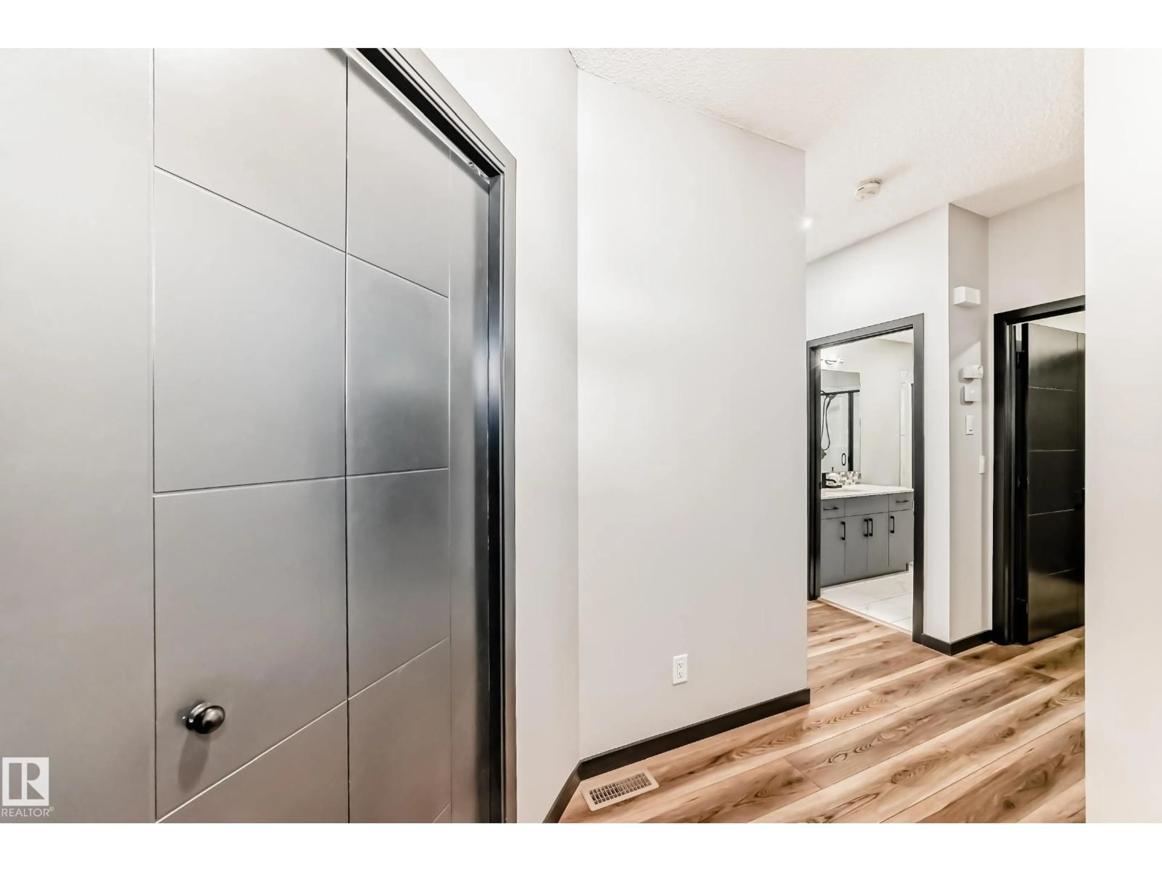 Indoor entryway for 5110 23A AV, Edmonton Alberta T6X3A5