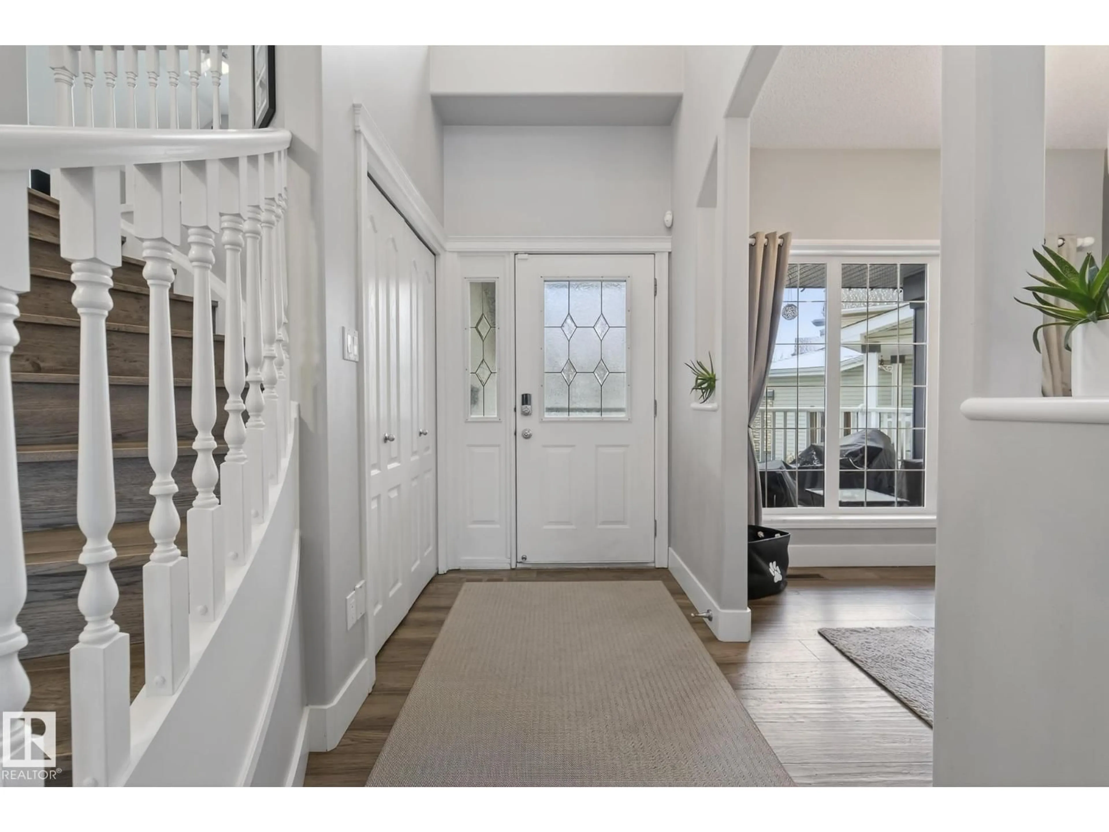 Indoor entryway for 121 GALLAND CR, Edmonton Alberta T5T6P5