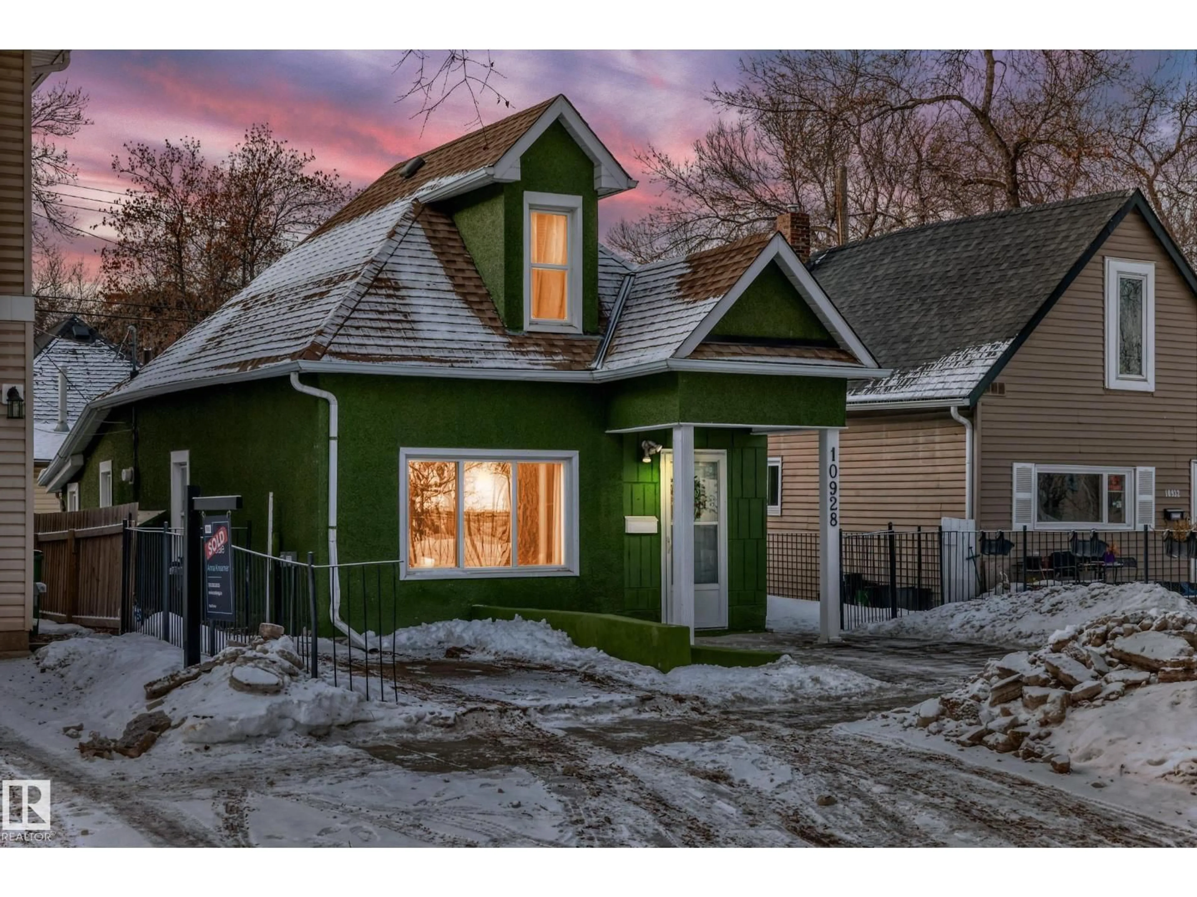 Unknown for NW - 10928 92 ST, Edmonton Alberta T5H1W1