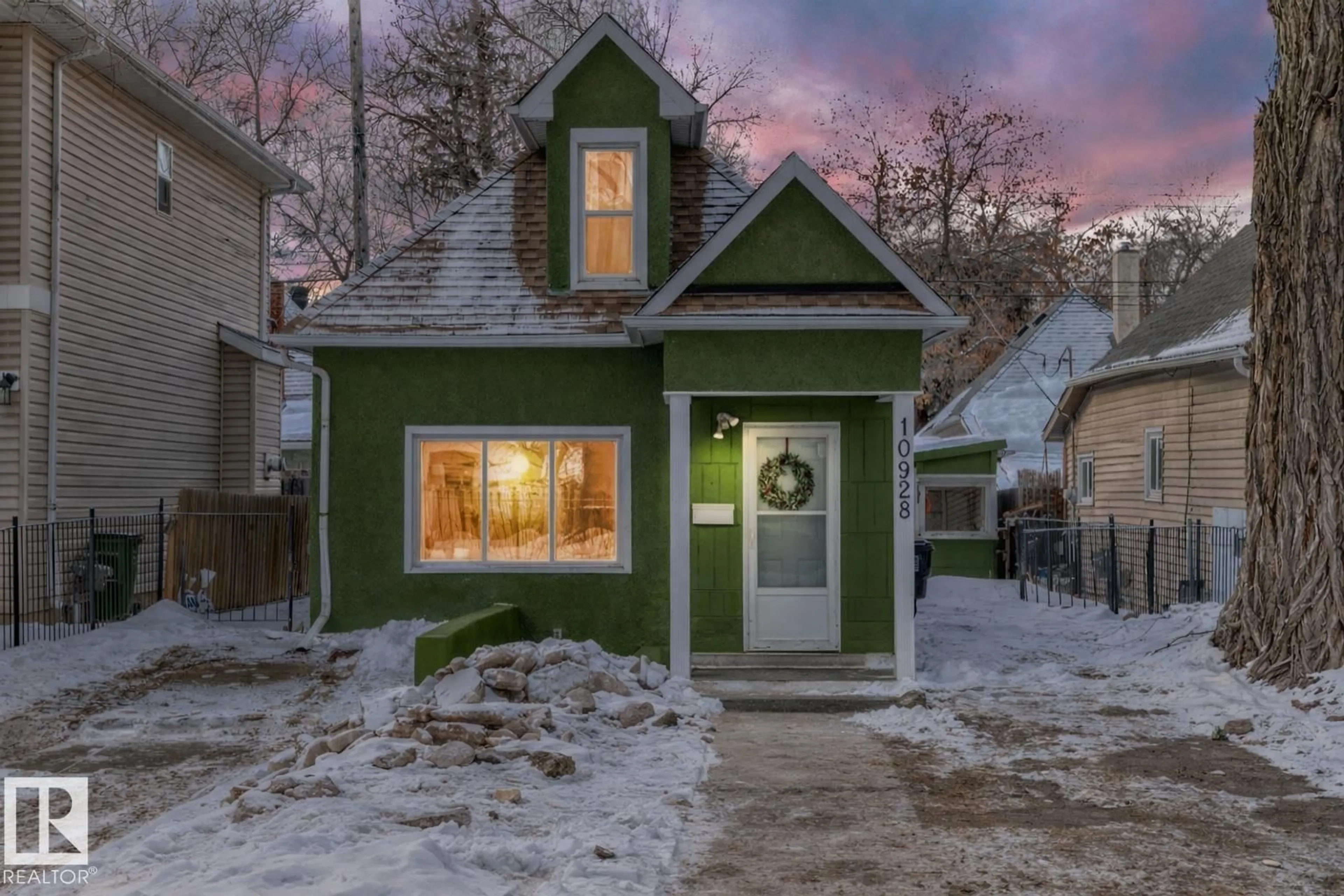 Unknown for NW - 10928 92 ST, Edmonton Alberta T5H1W1