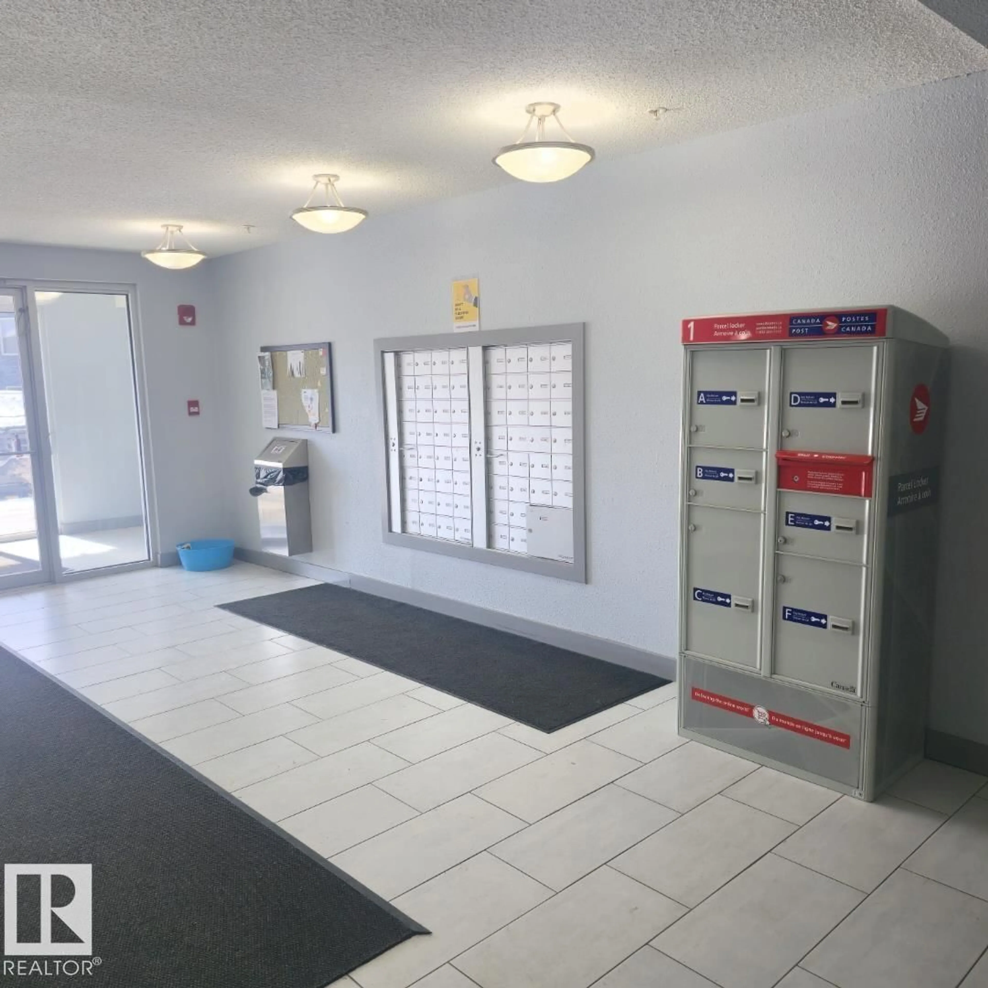 Indoor foyer for #112 - 11812 22 AV SW, Edmonton Alberta T6W2A2