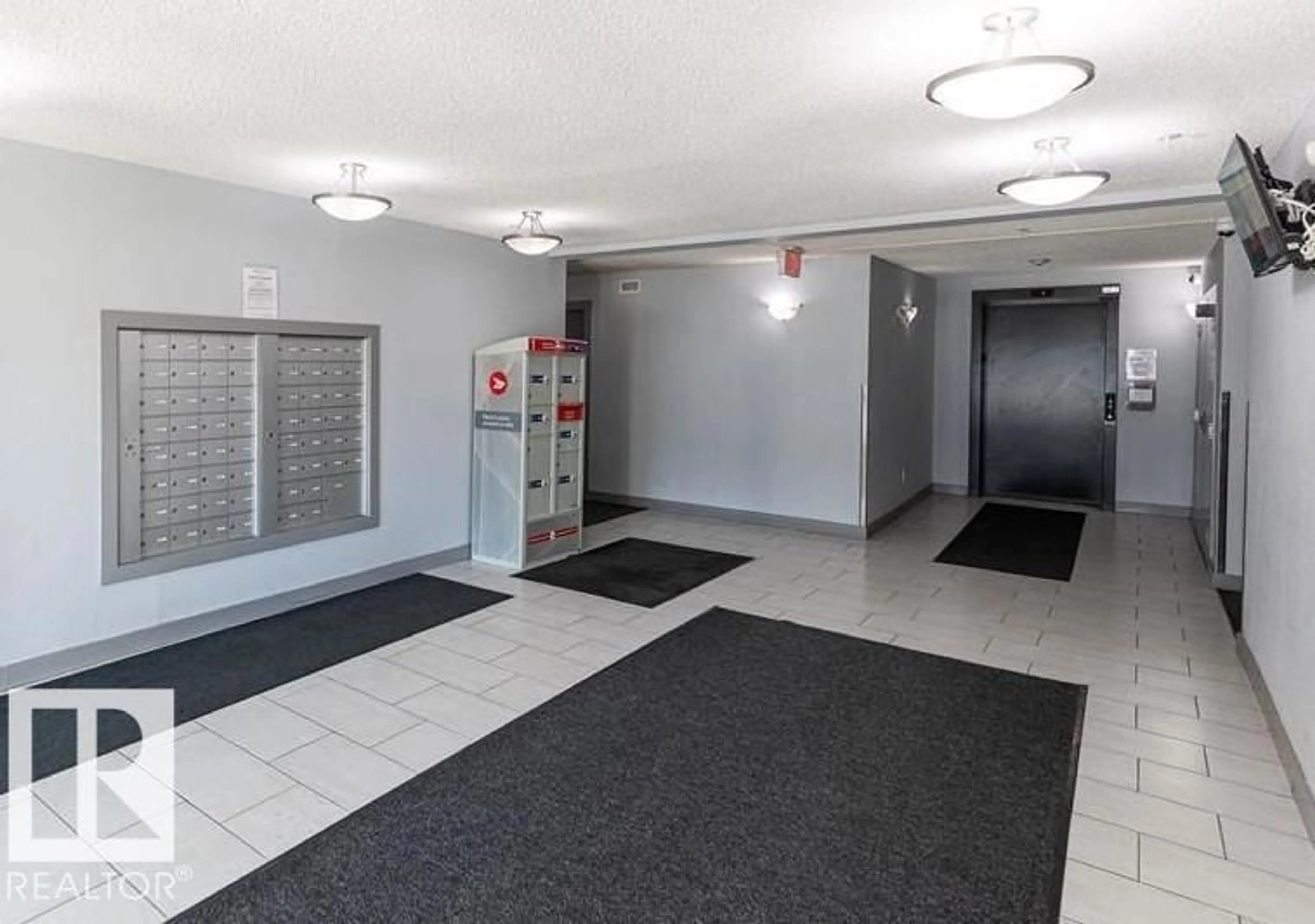 Indoor foyer for #112 - 11812 22 AV SW, Edmonton Alberta T6W2A2