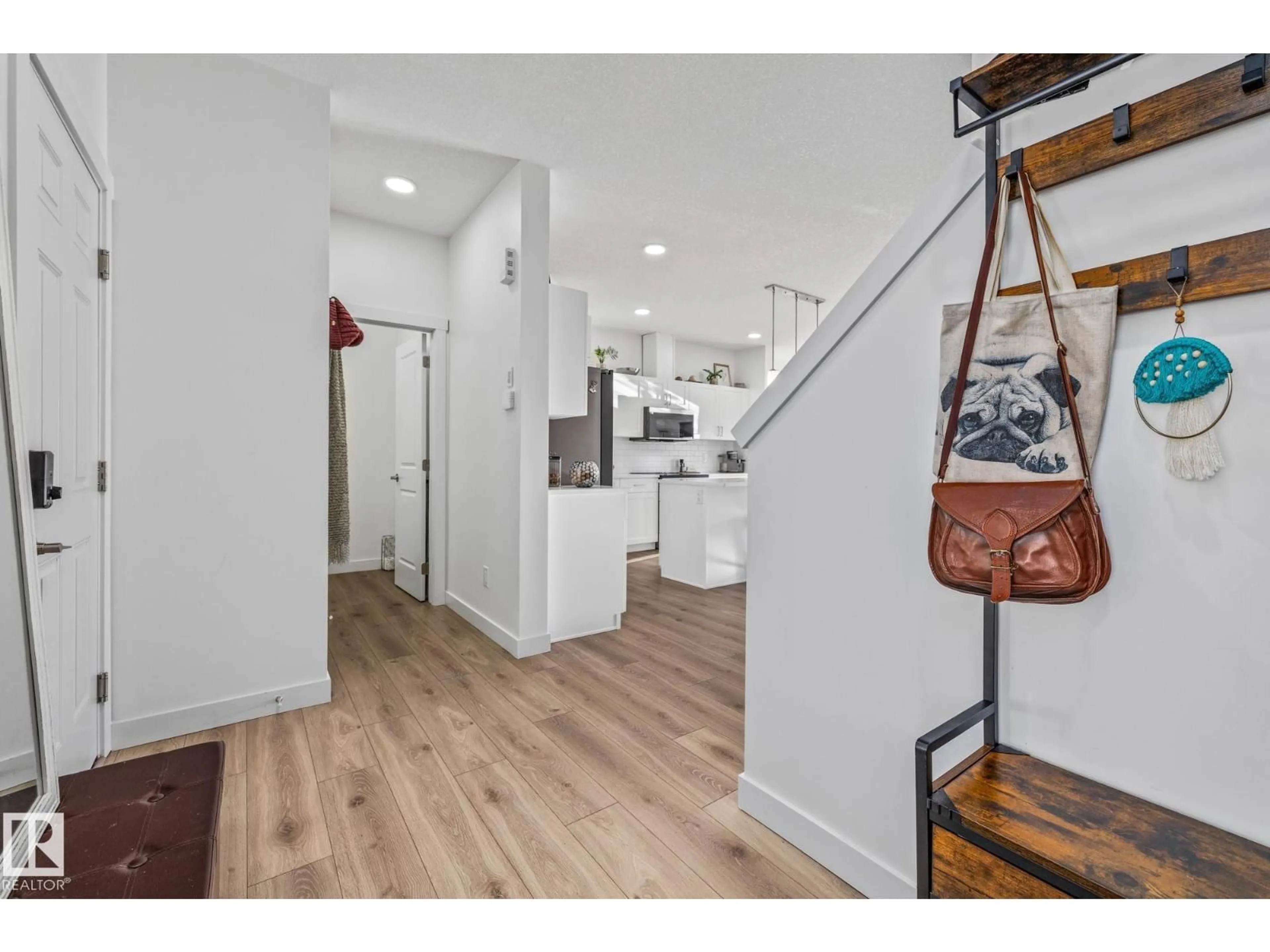 Indoor entryway for 109 ELM ST, Fort Saskatchewan Alberta T6M1M2