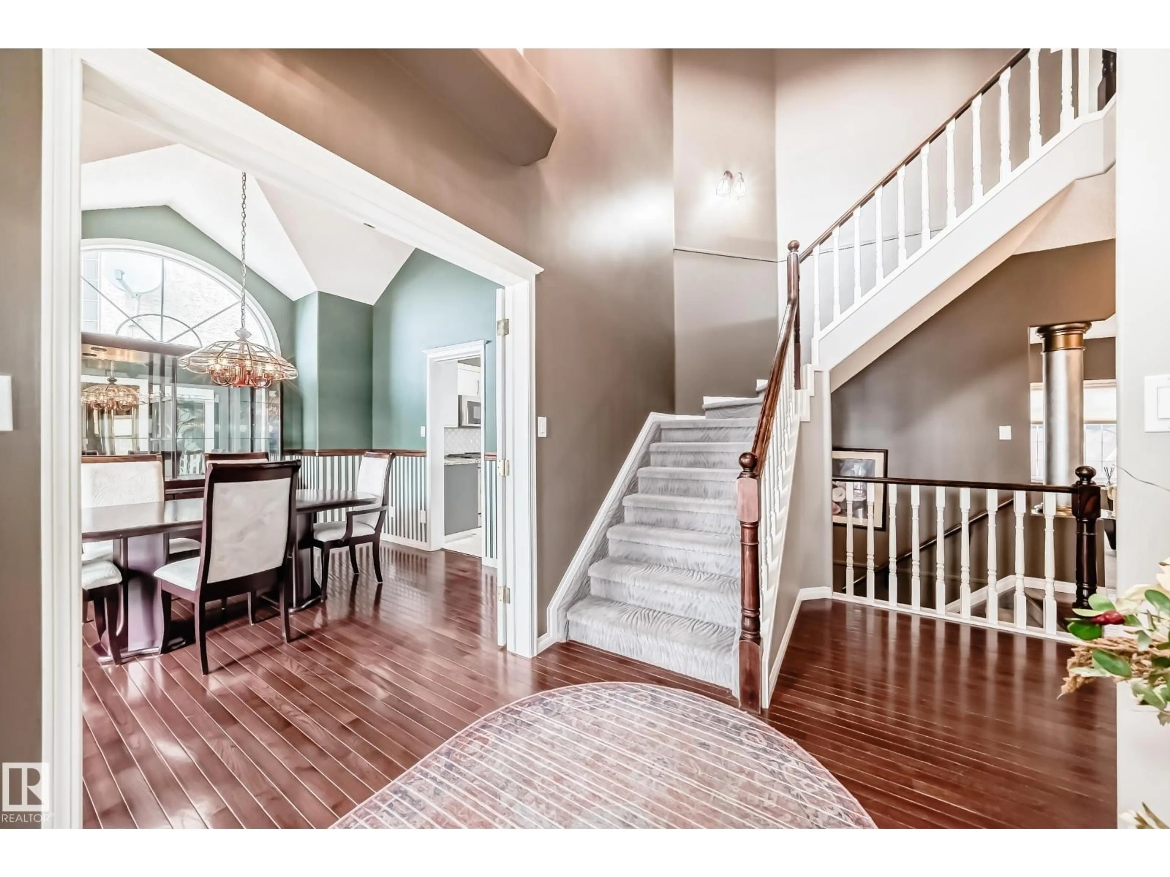 Indoor entryway for 170 BLACKBURN DR, Edmonton Alberta T6W1B6