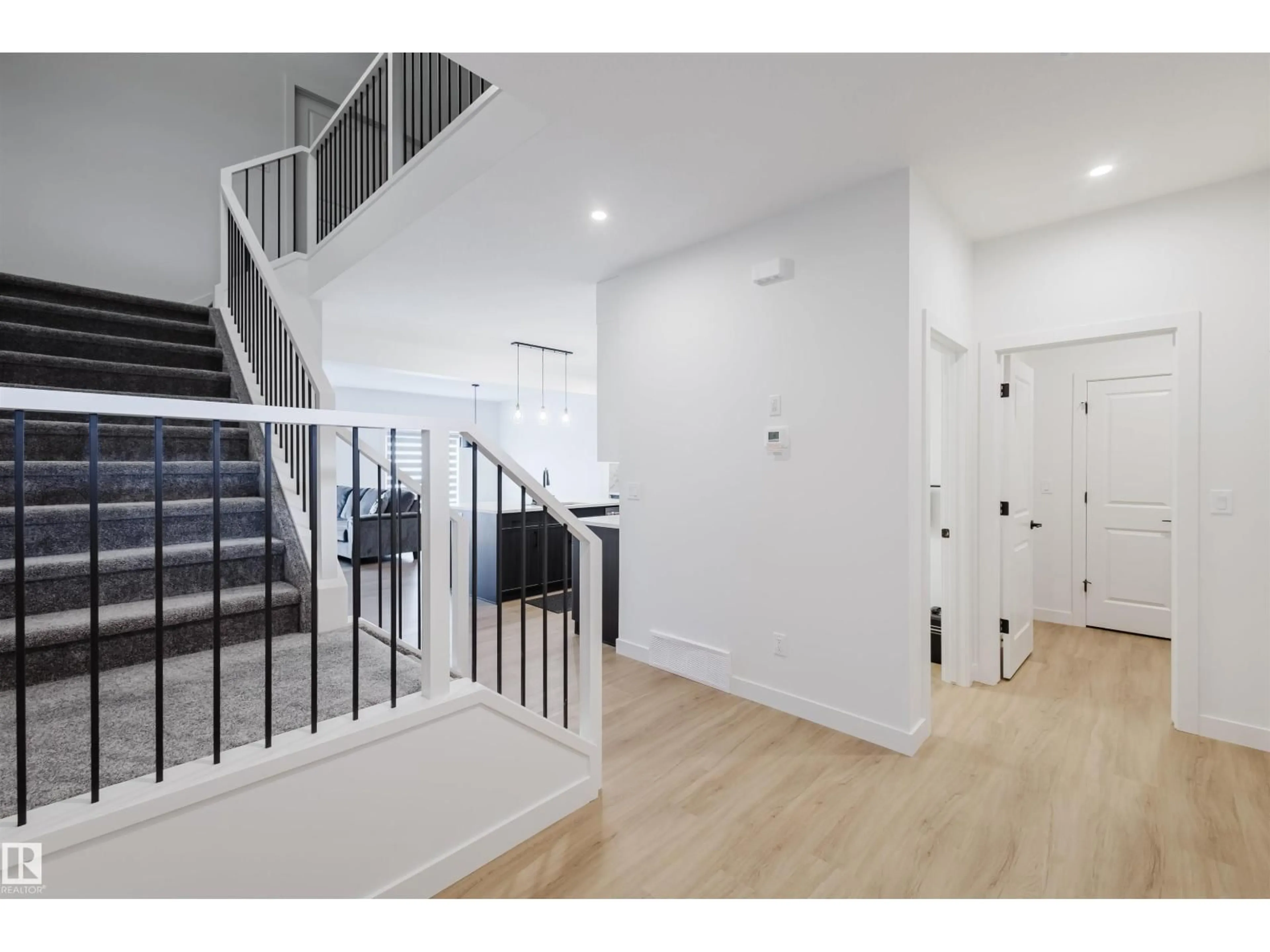 Indoor entryway for 6411 27 AV, Edmonton Alberta T6X1A3