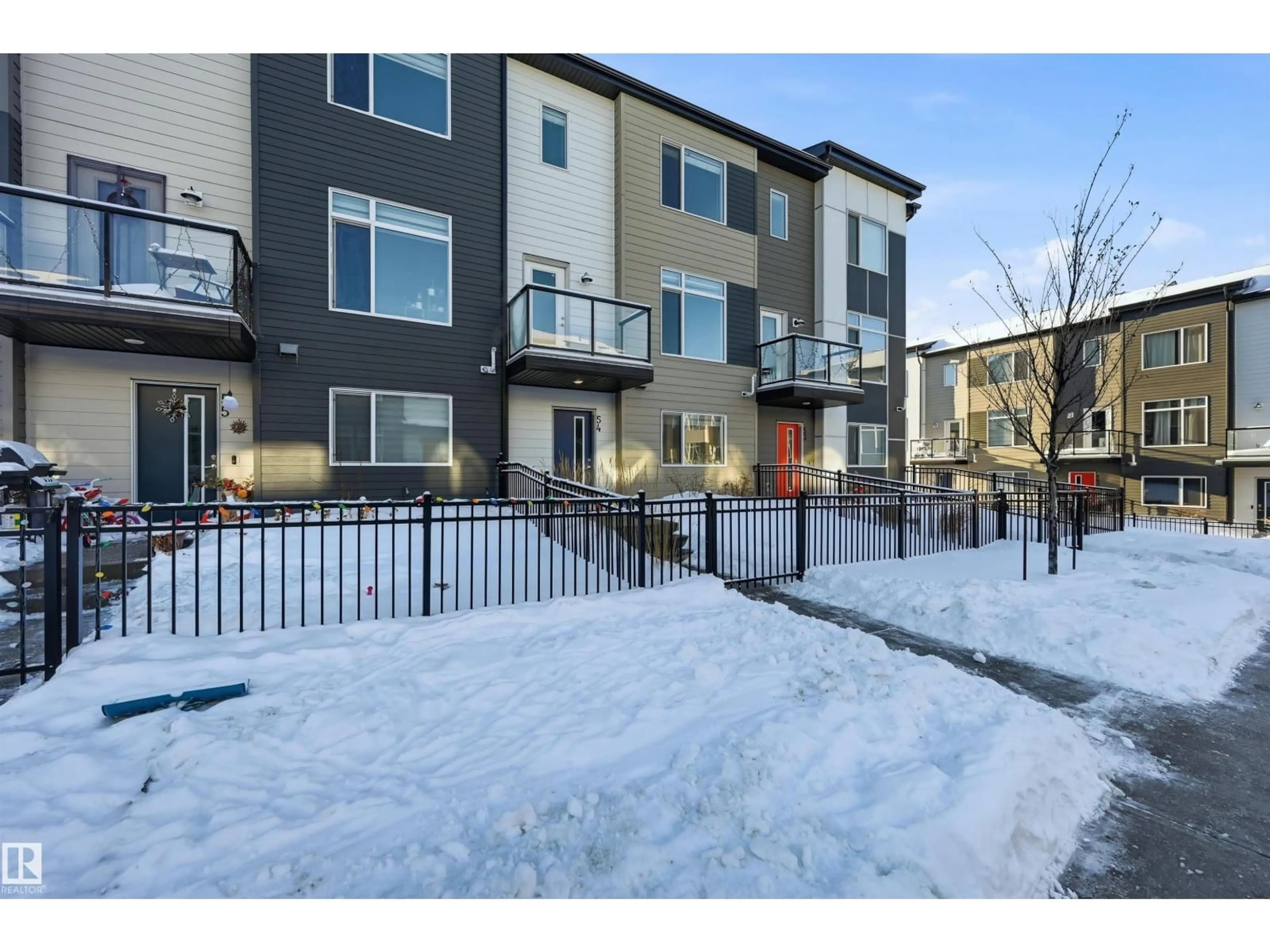 Patio, street for 804 - 54 WELSH DR, Edmonton Alberta T6X1Y8