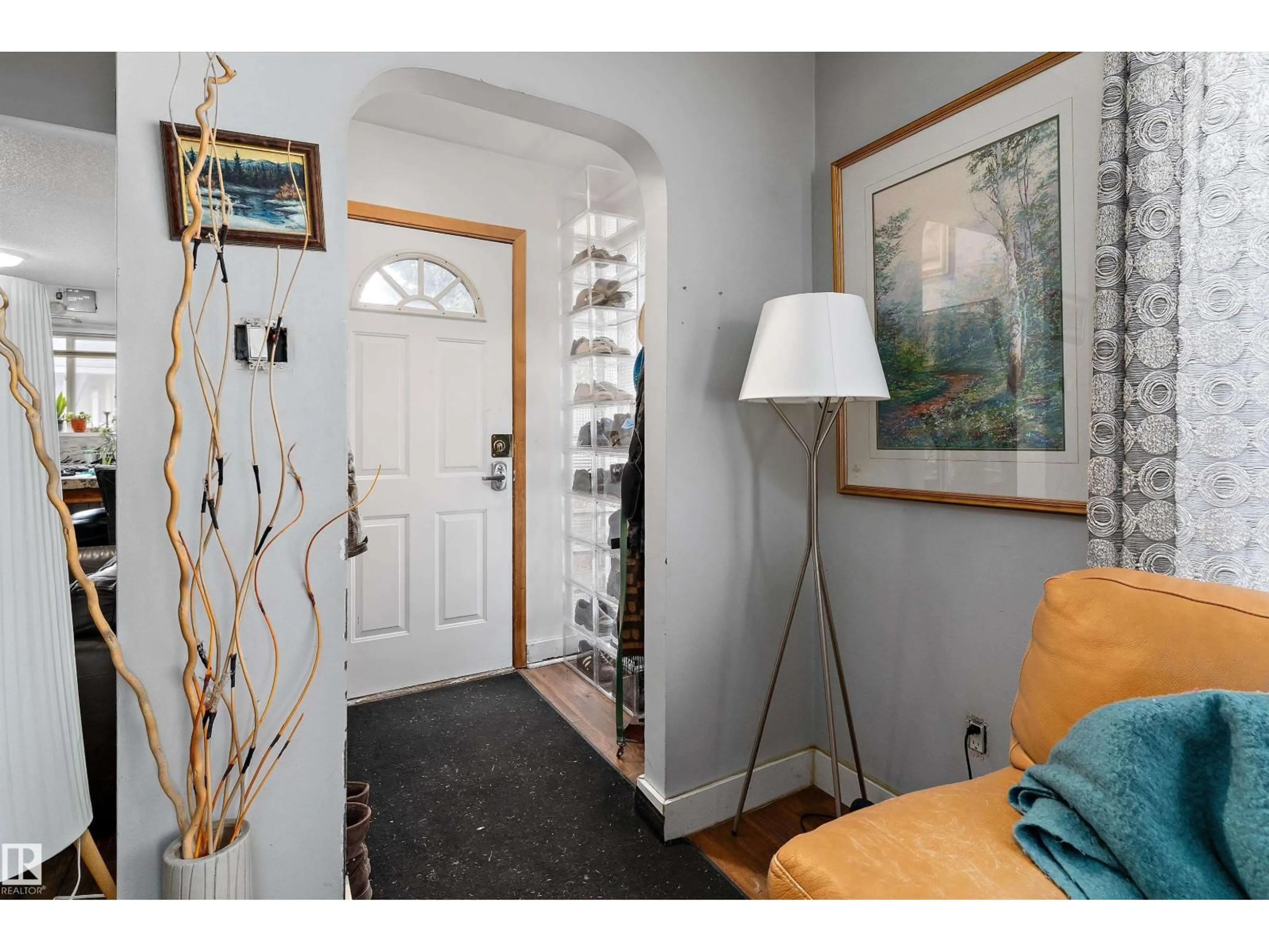 Indoor entryway for 10919 116 ST, Edmonton Alberta T5H3M7