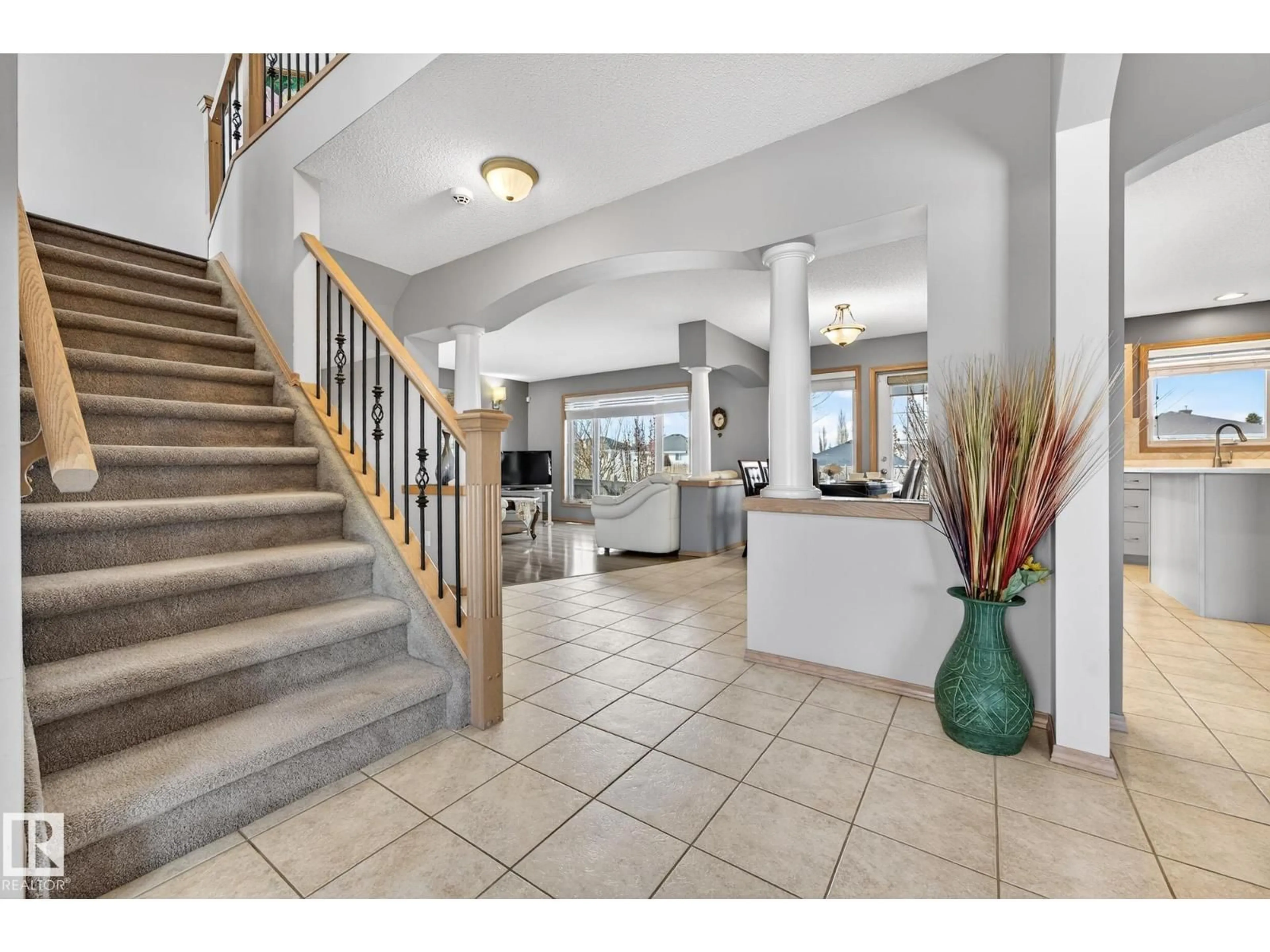 Indoor foyer for NW - 1354 118A ST, Edmonton Alberta T6J7G2