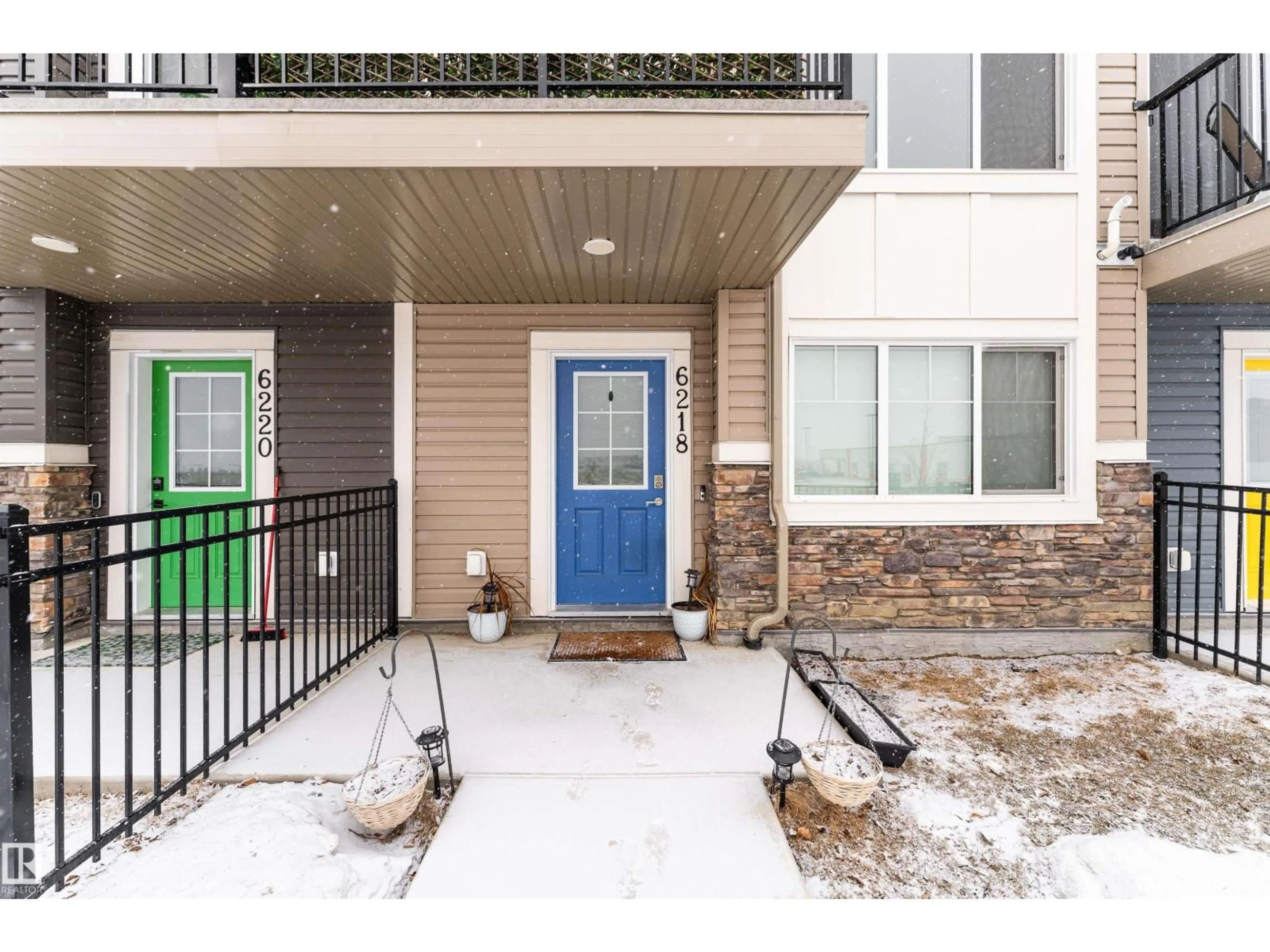Indoor entryway for 6218 CARTMELL CT, Edmonton Alberta T6W5A7