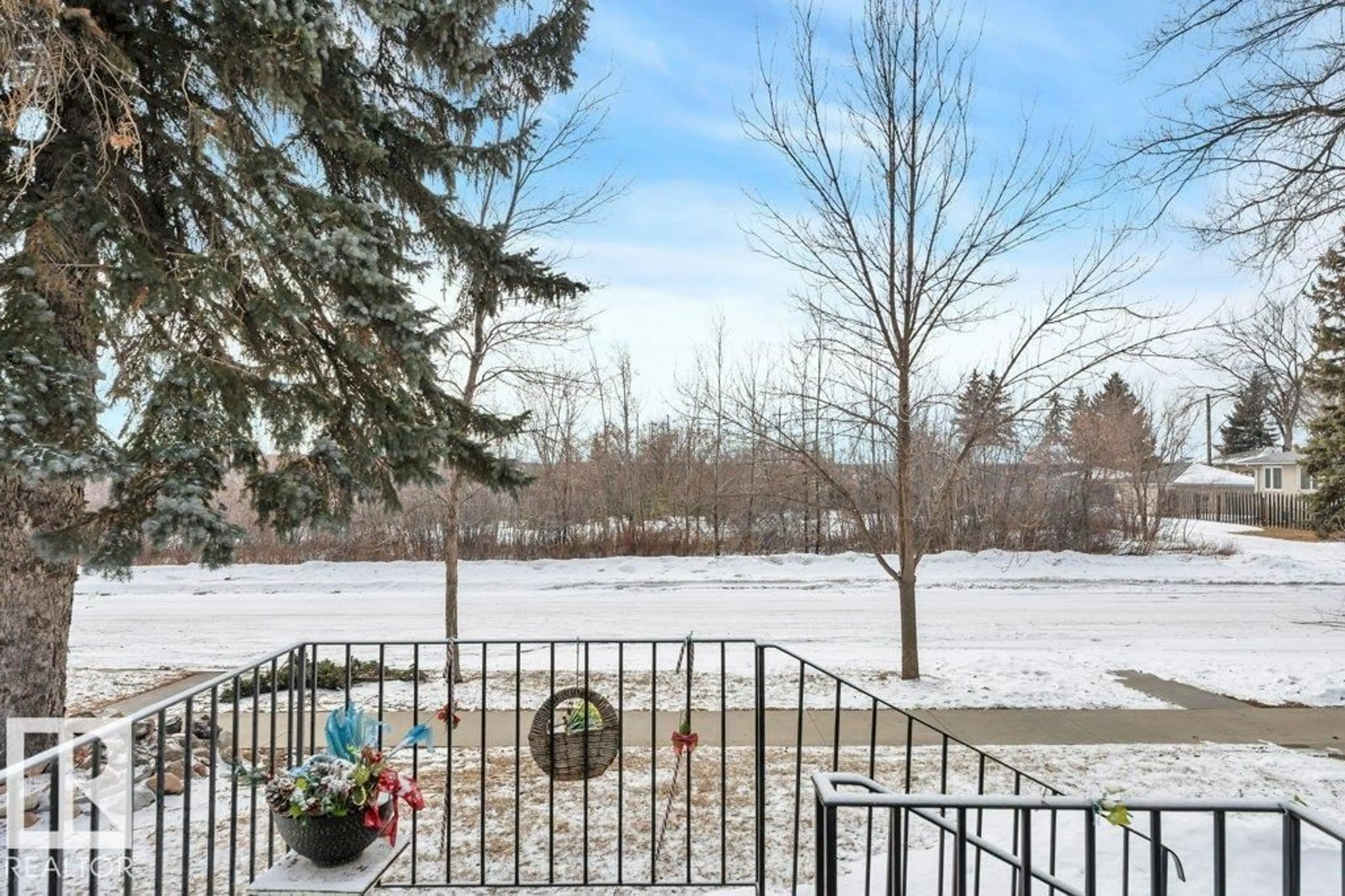 Patio, water/lake/river/ocean view for 9124 64 AV, Edmonton Alberta T6E0H7