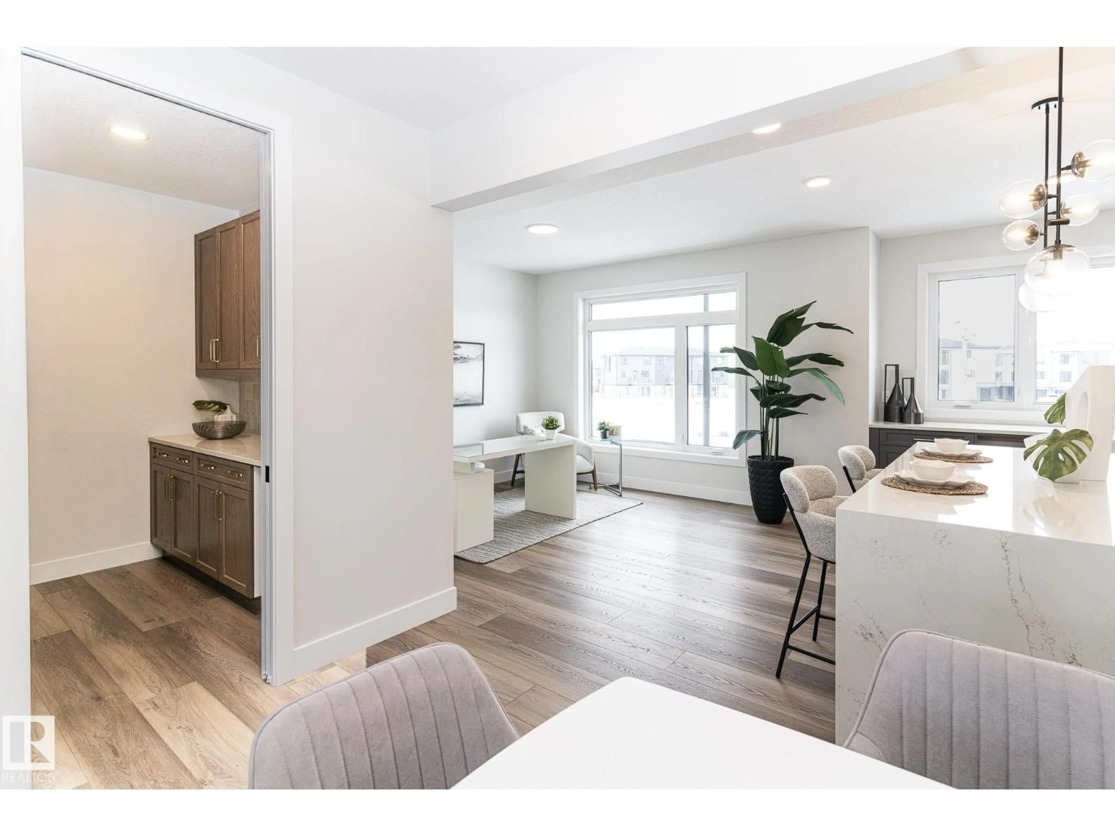 Unknown for 7121 - 25 MAY CR, Edmonton Alberta T6R0X2