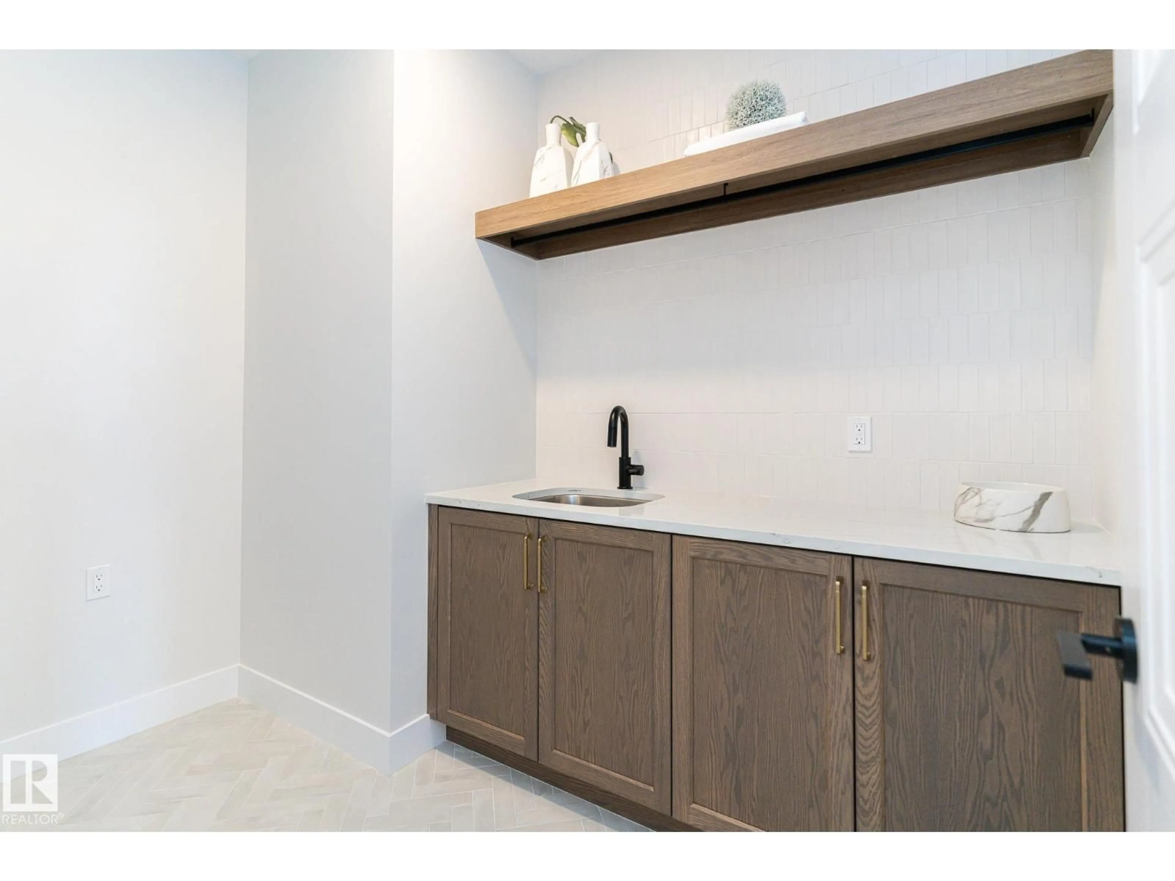 Laundry room for 7121 - 25 MAY CR, Edmonton Alberta T6R0X2