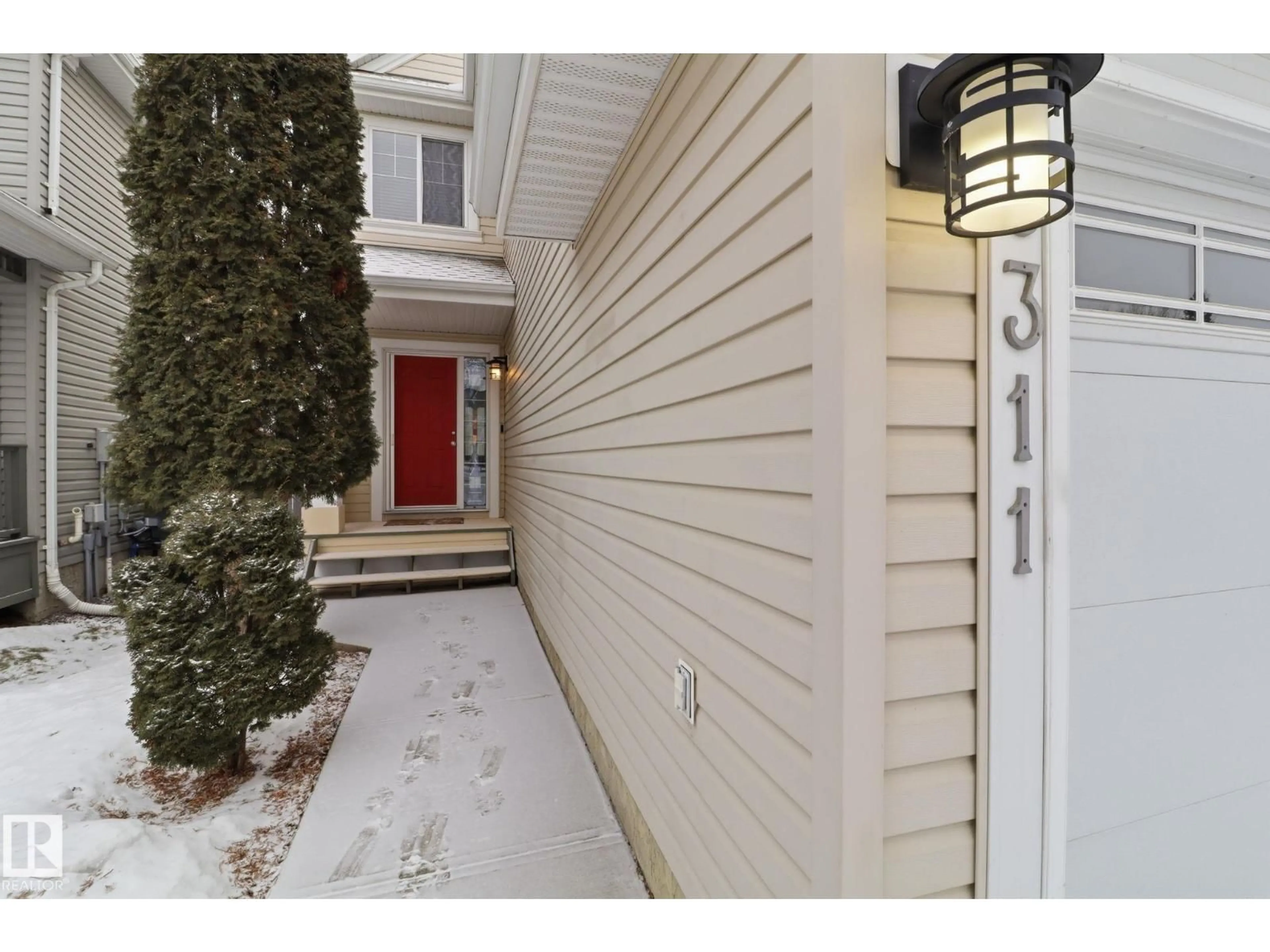 Indoor entryway for SW - 8311 11 AV, Edmonton Alberta T6X1E3