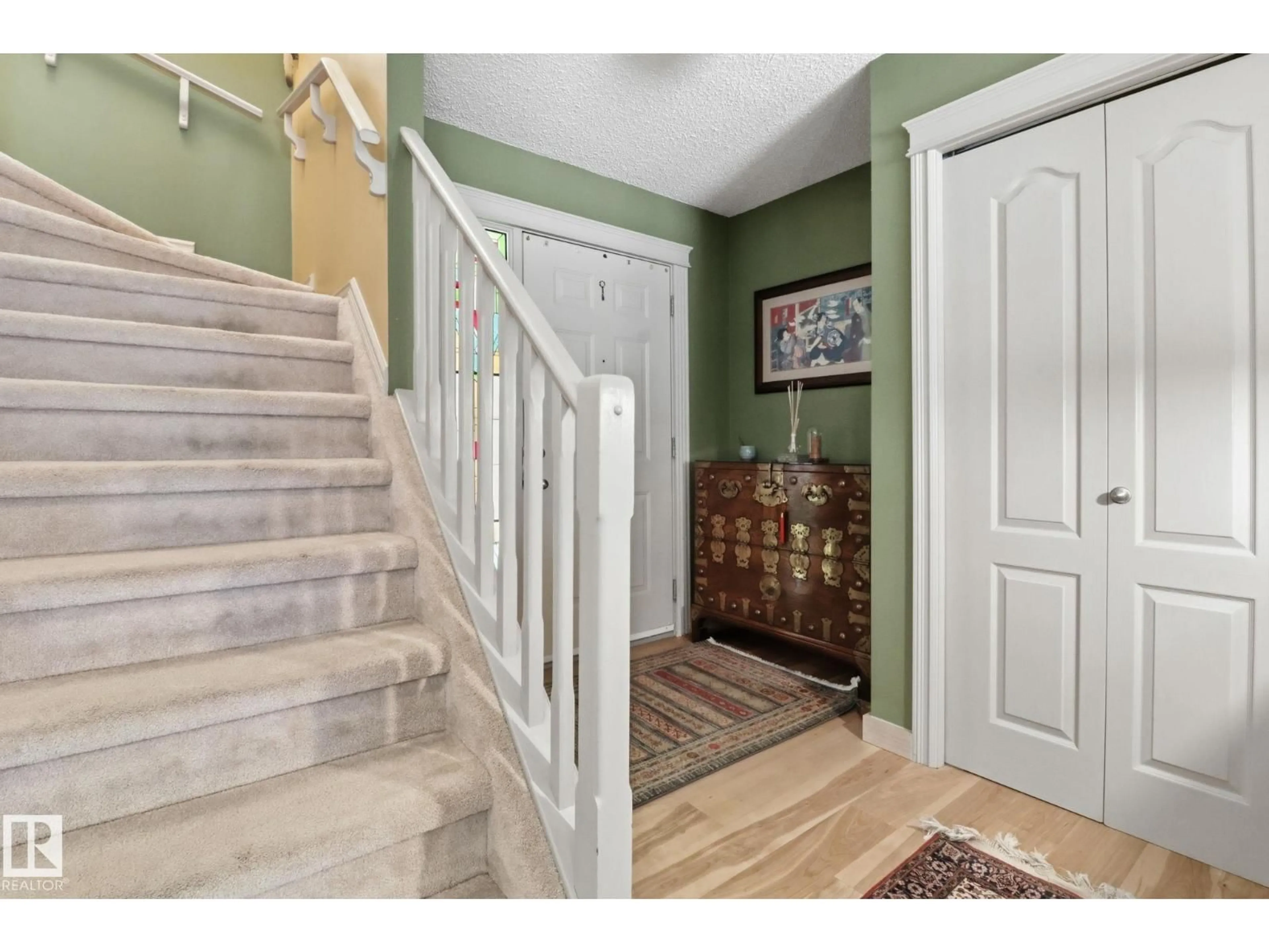 Indoor entryway for SW - 8311 11 AV, Edmonton Alberta T6X1E3