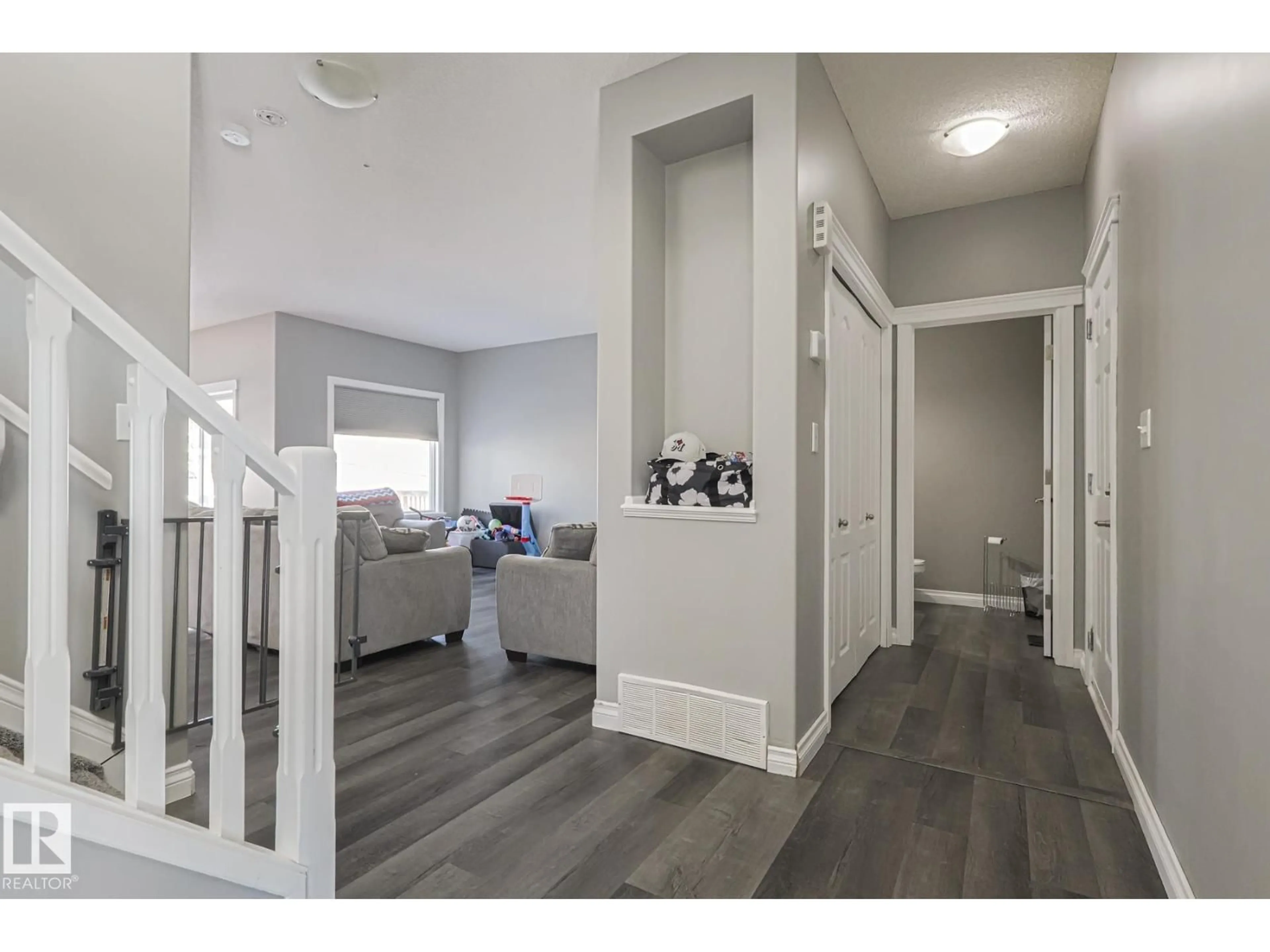 Indoor entryway for 16 HARTWICK GA, Spruce Grove Alberta T7X0A5