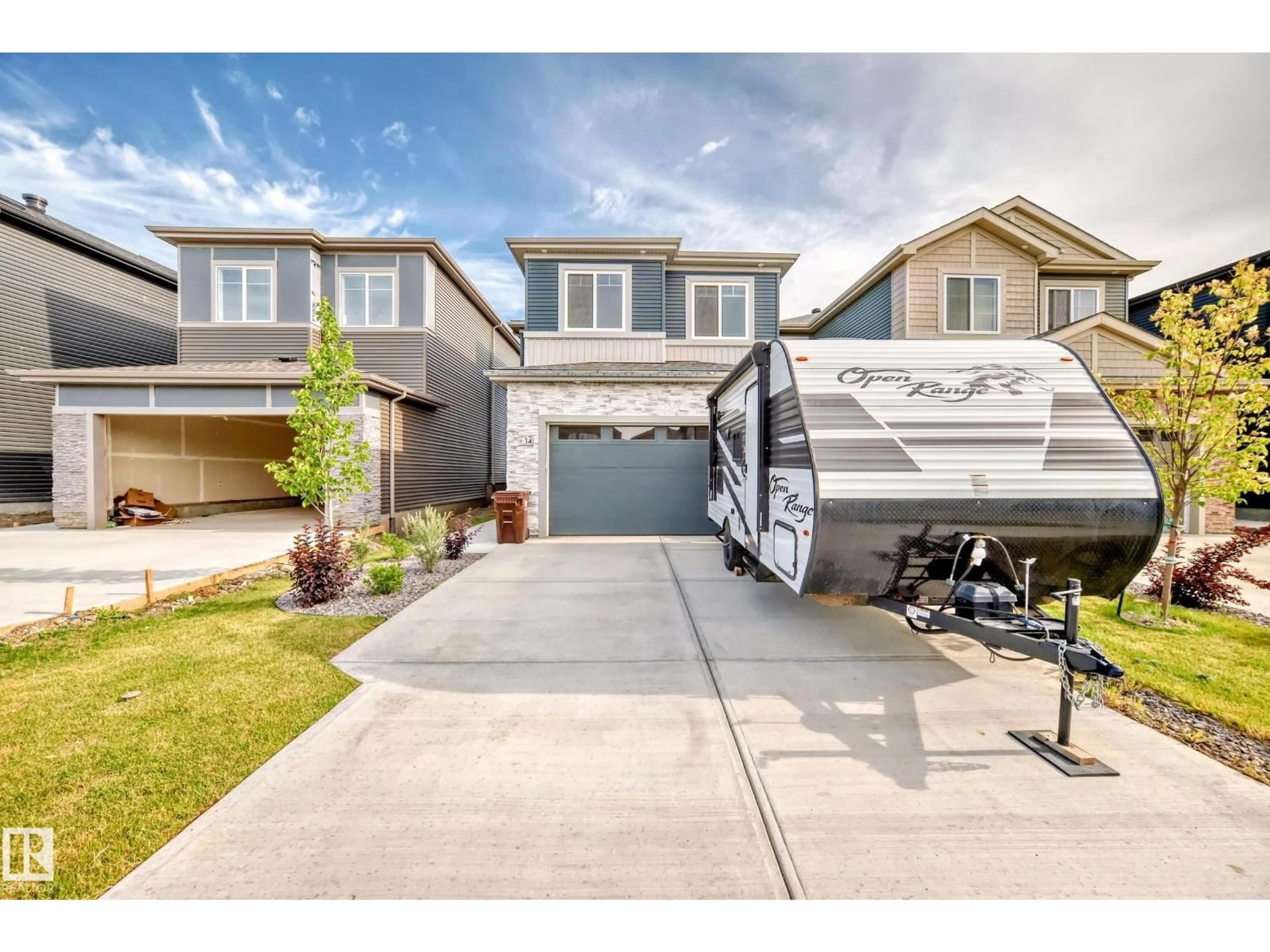 Home with vinyl exterior material, street for 14 EDGEFIELD WY, St. Albert Alberta T8N8A1