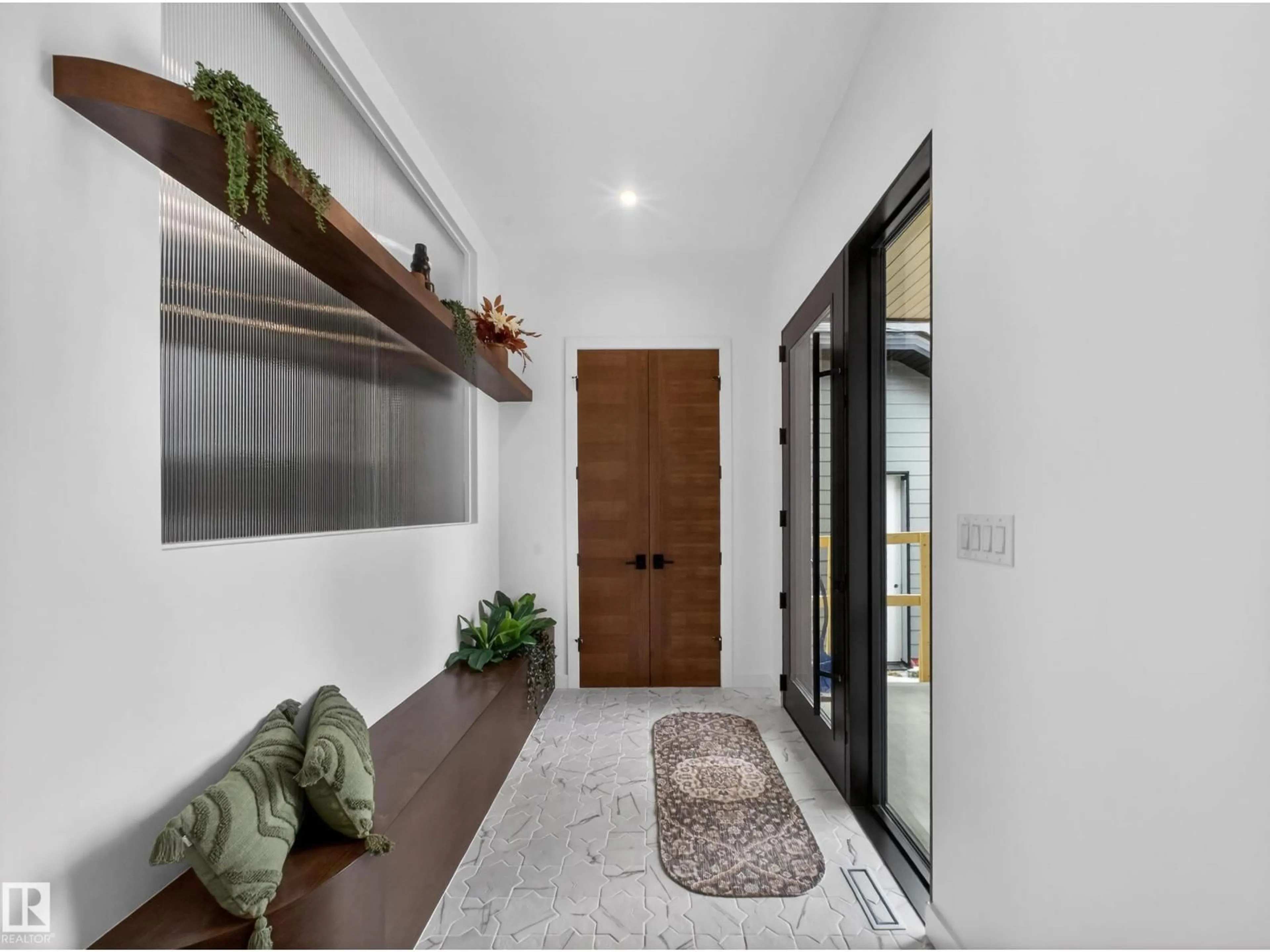 Indoor entryway for 7104 54 AV, Beaumont Alberta T4X2Z9