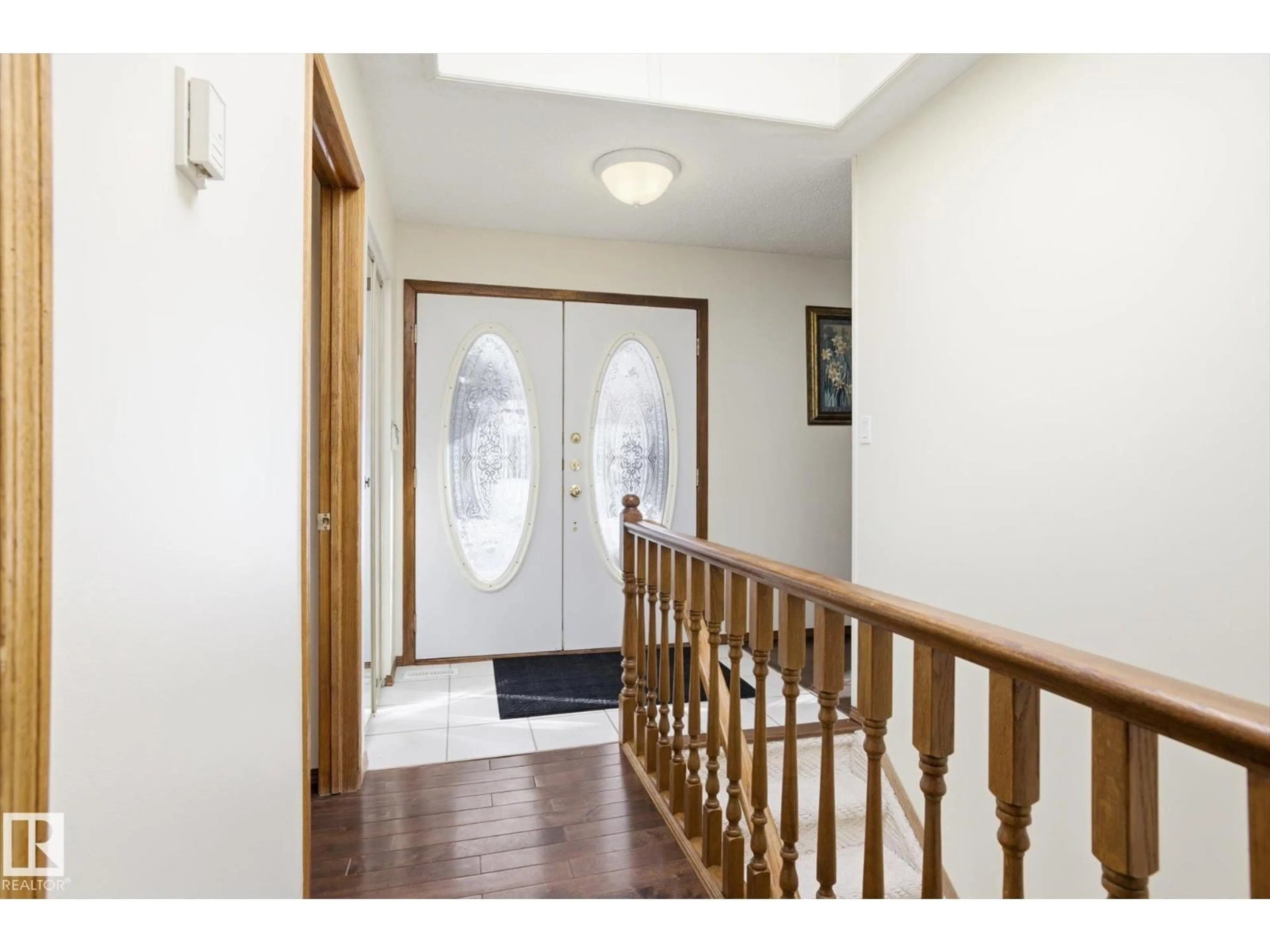 Indoor foyer for 83 BELLEVUE CR, St. Albert Alberta T8N0A5