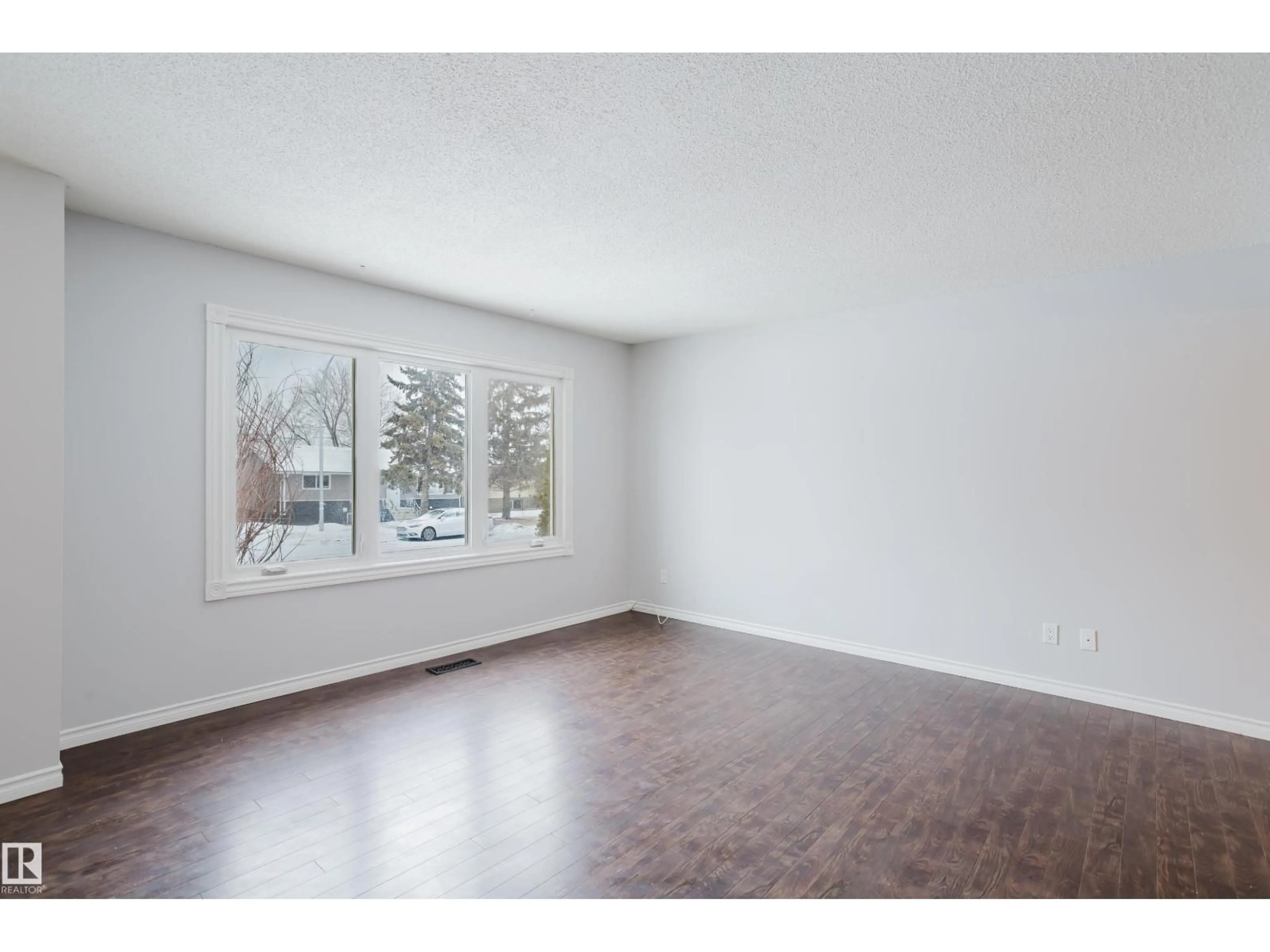 A pic of a room for 12744 - 12742 86 ST NW, Edmonton Alberta T5E3A8