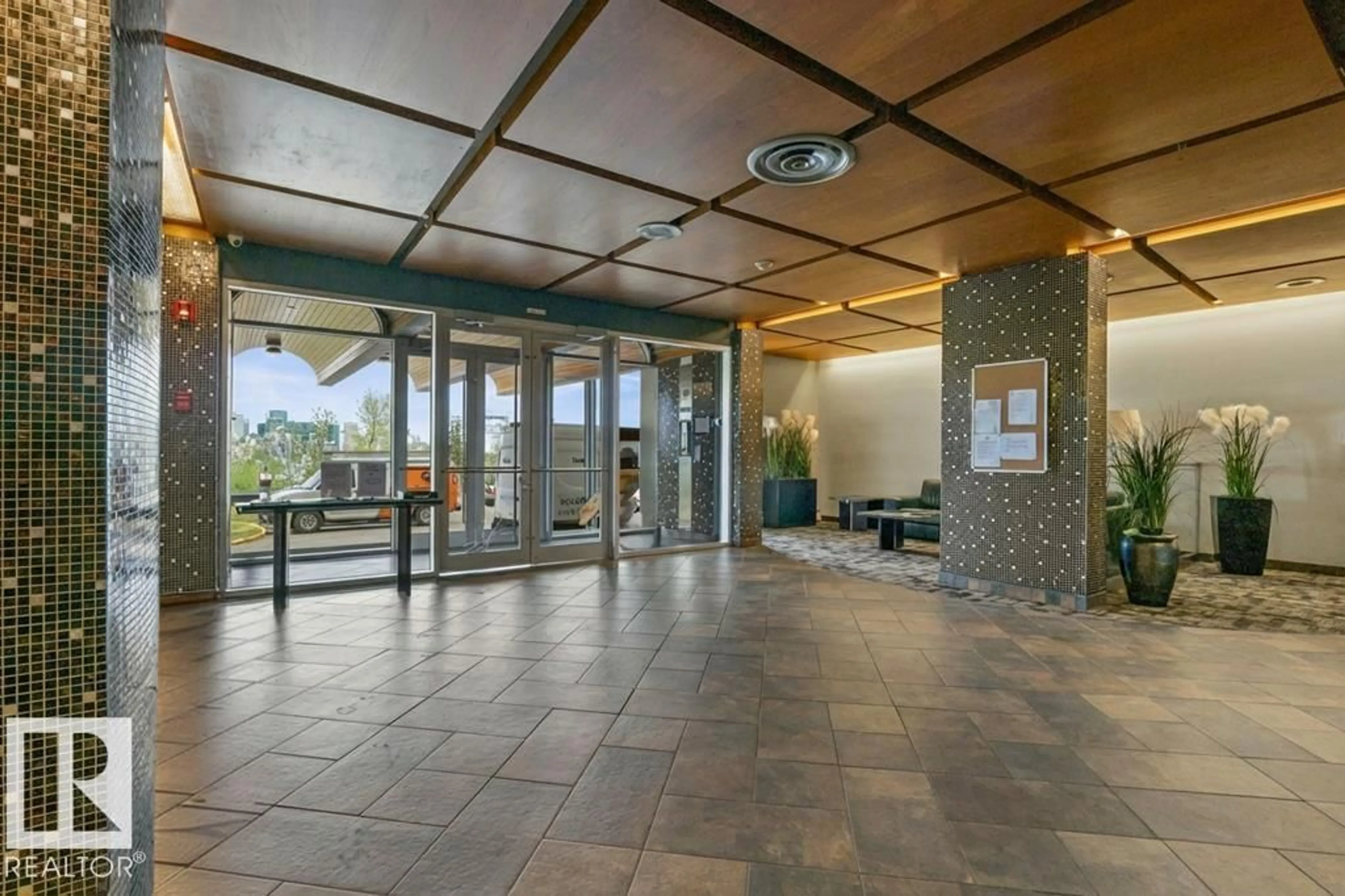 Lobby for 1401 SASKATCHEWAN DR, Edmonton Alberta T6E4S6