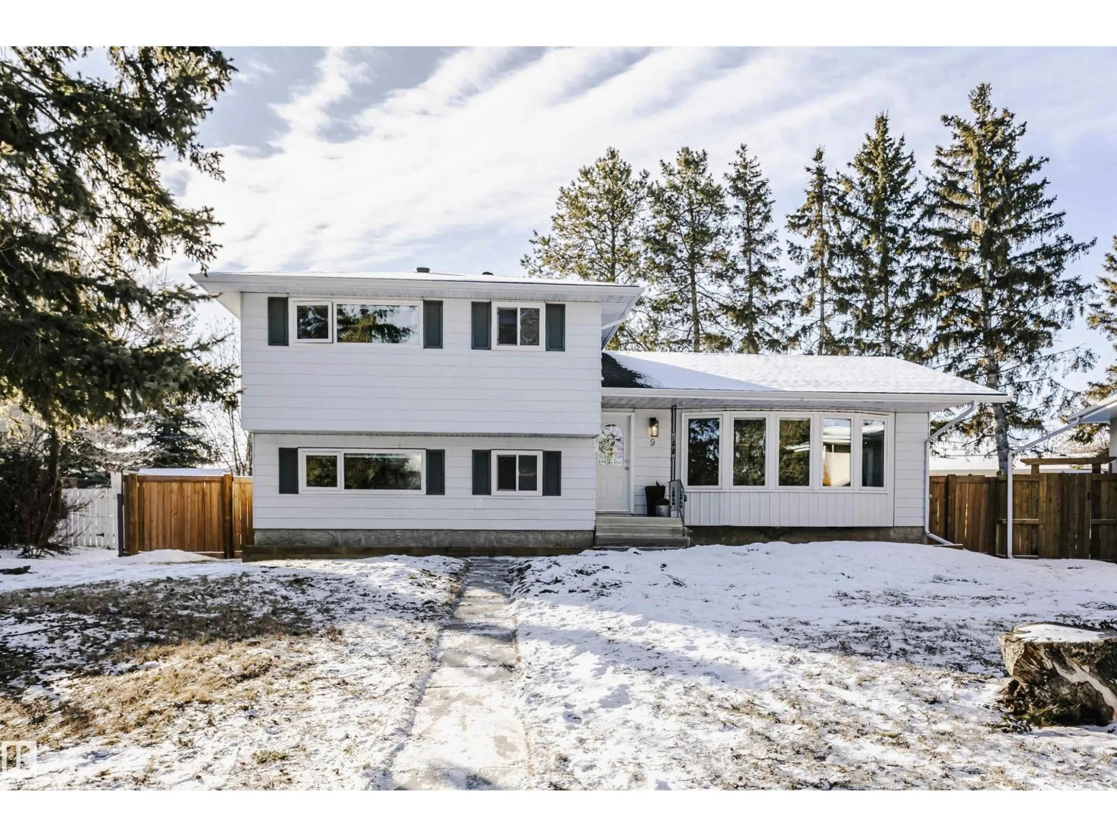 Home with vinyl exterior material, street for 9 BURLINGTON PL, Spruce Grove Alberta T7X1E2