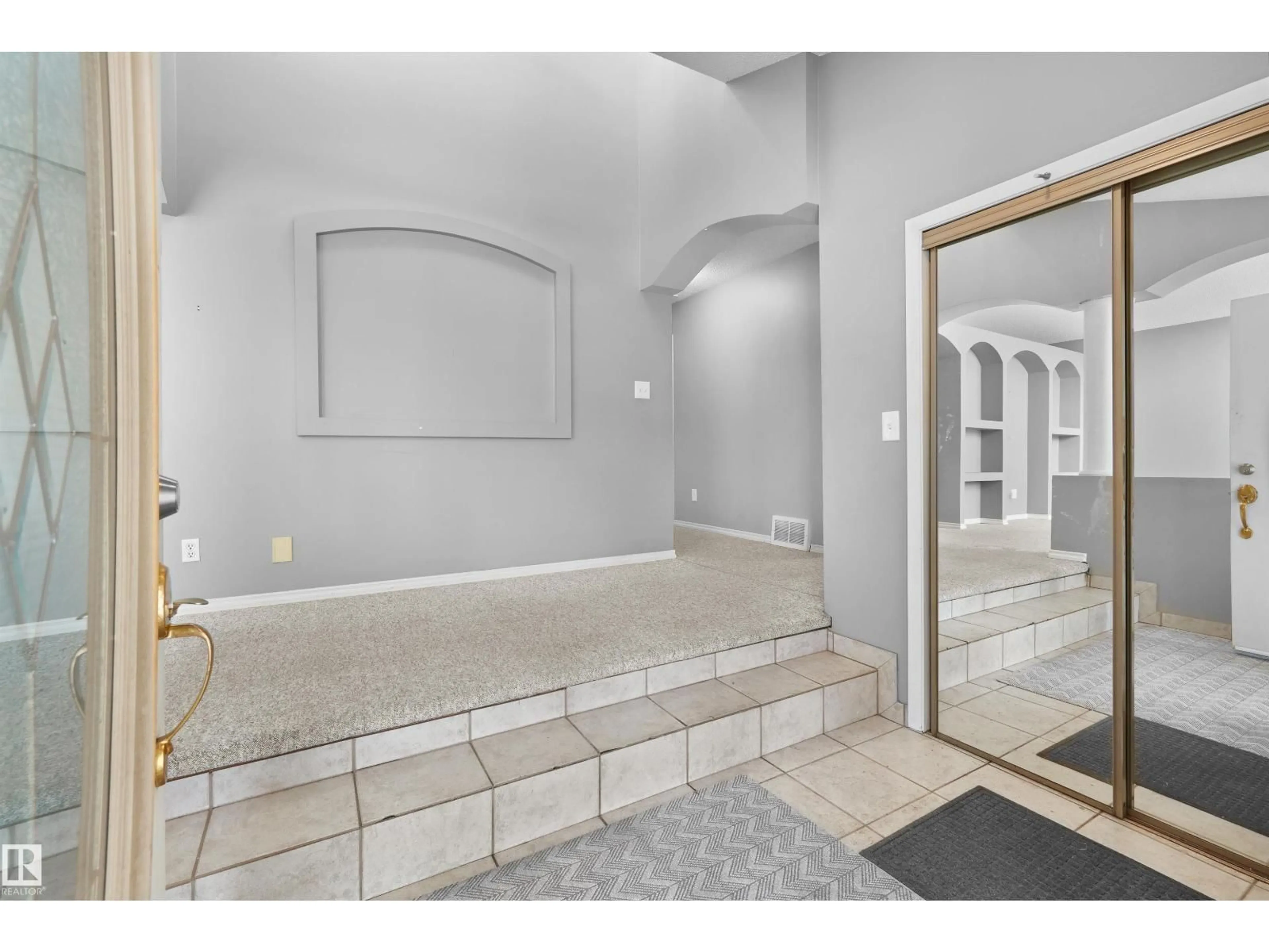 Indoor foyer for 4203 RAMSAY CR, Edmonton Alberta T6H5M9