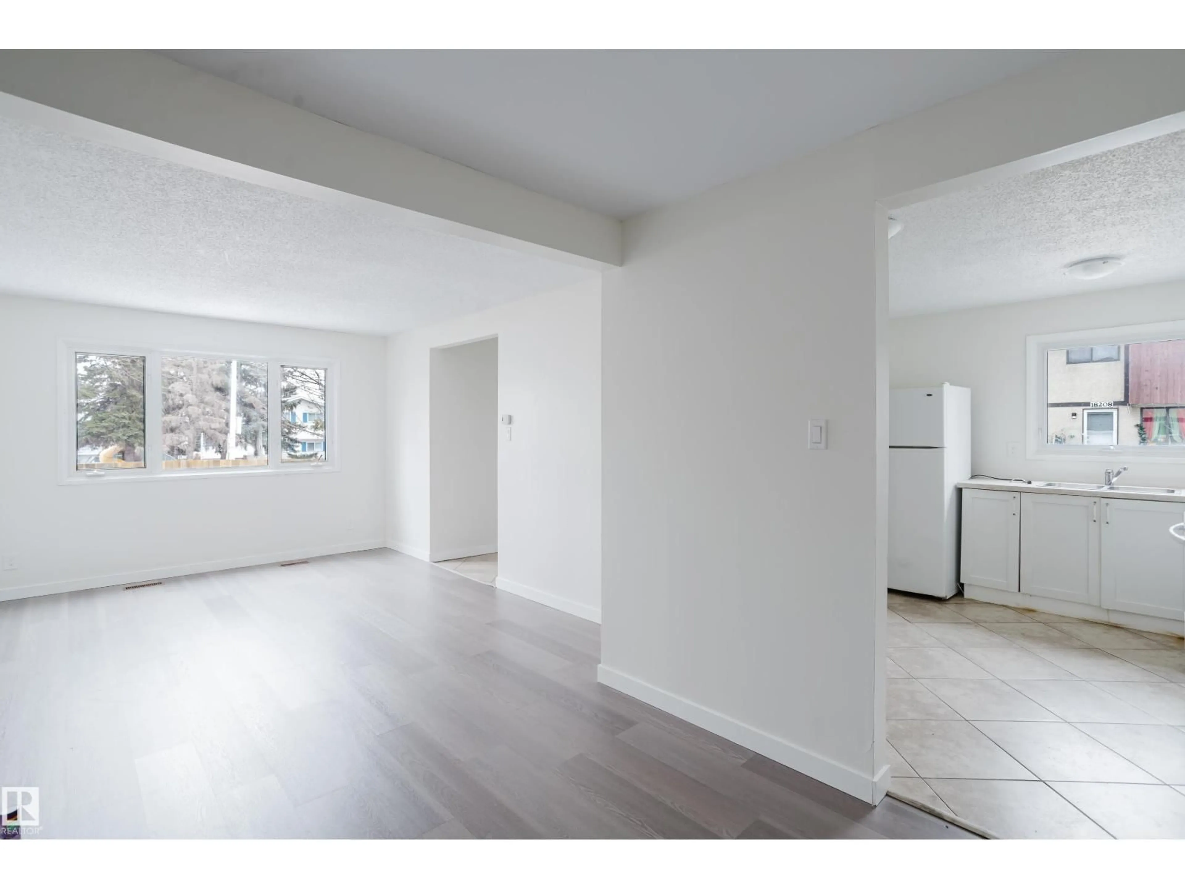 A pic of a room for 4 BELMEAD GARDENS GD, Edmonton Alberta T5T1J1