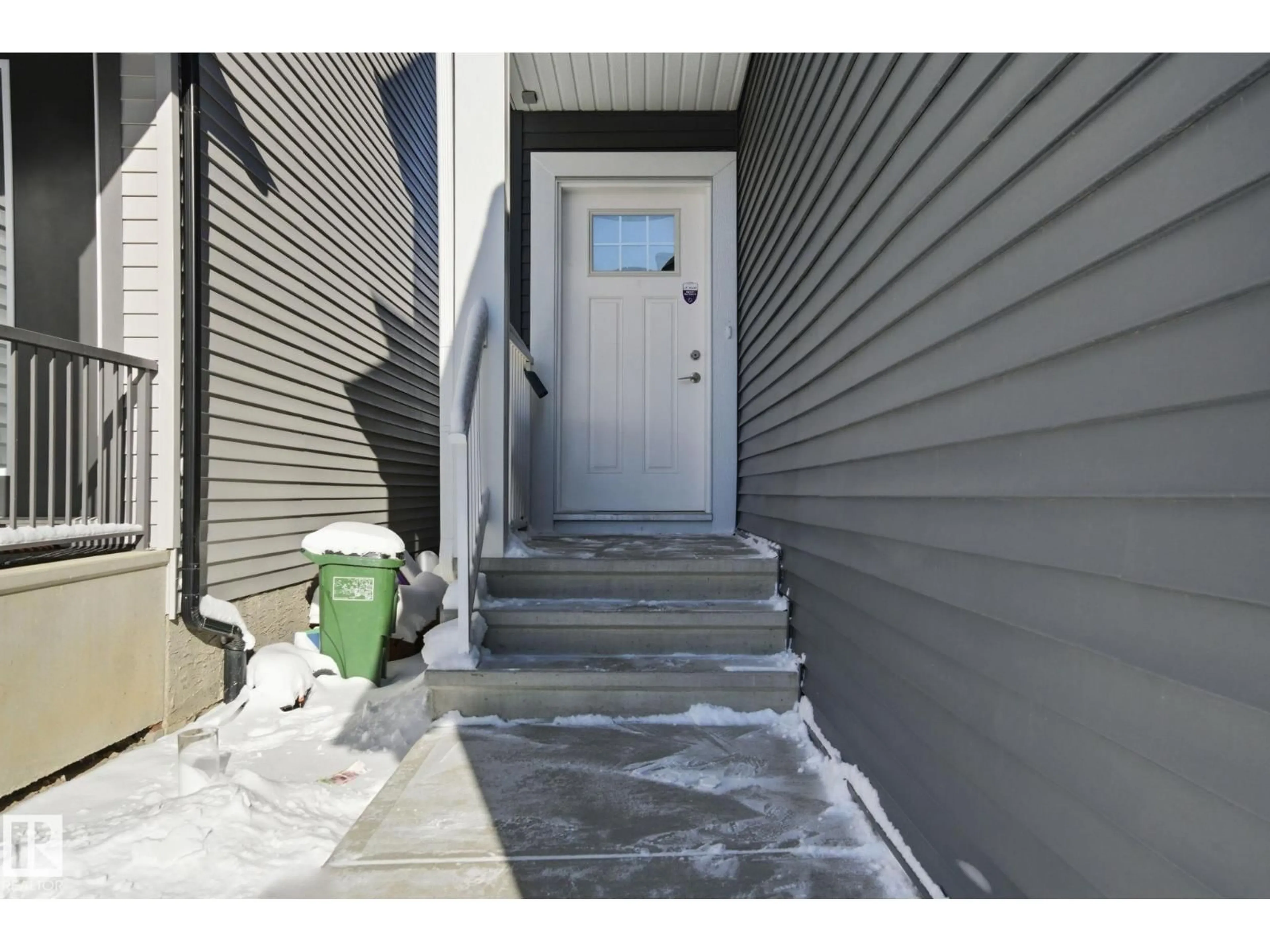 Indoor entryway for NW - 19732 28 AV, Edmonton Alberta T6M1N1