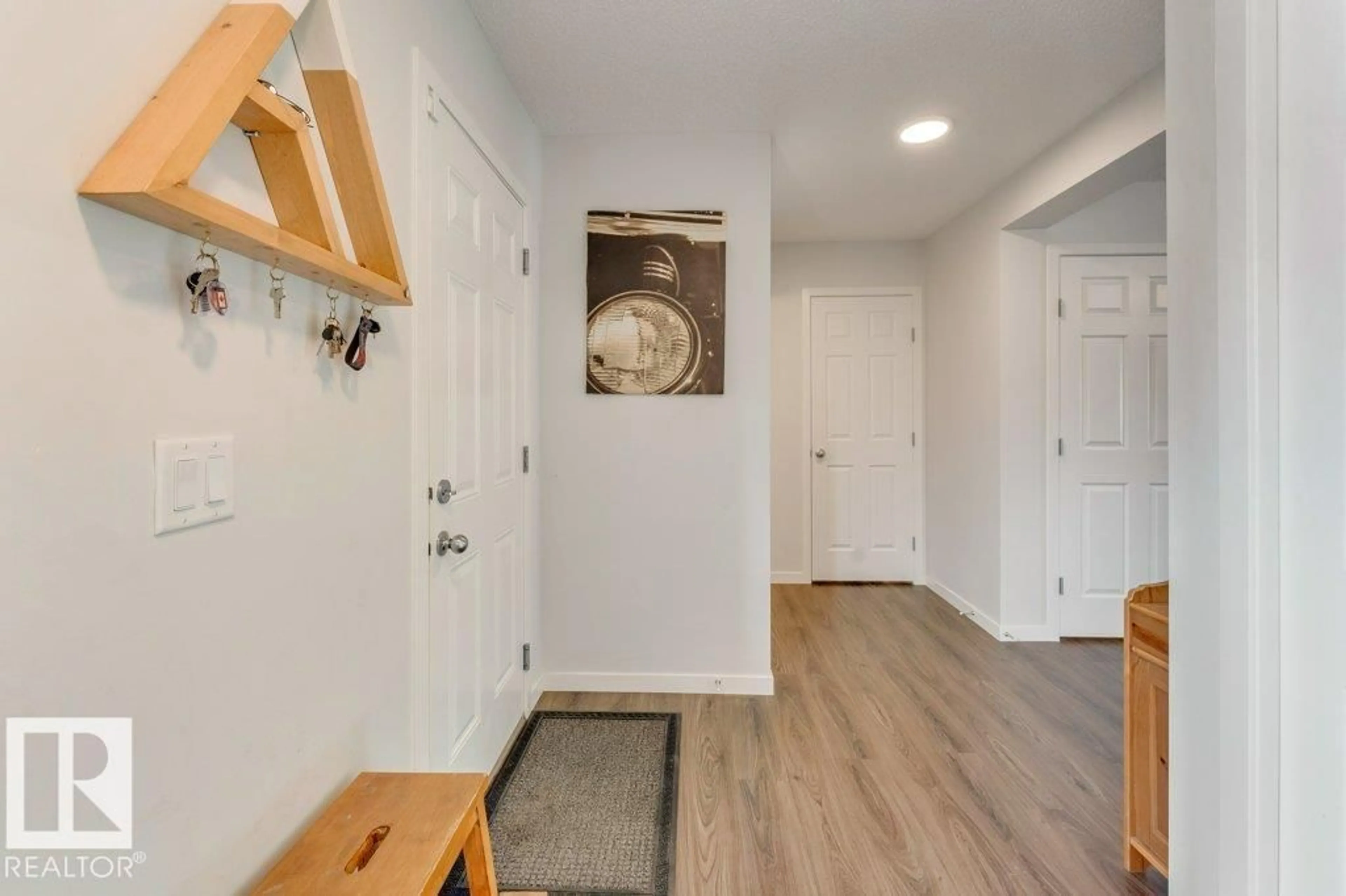 Indoor entryway for 1323 SOUTH CREEK LI, Stony Plain Alberta T7Z0K6