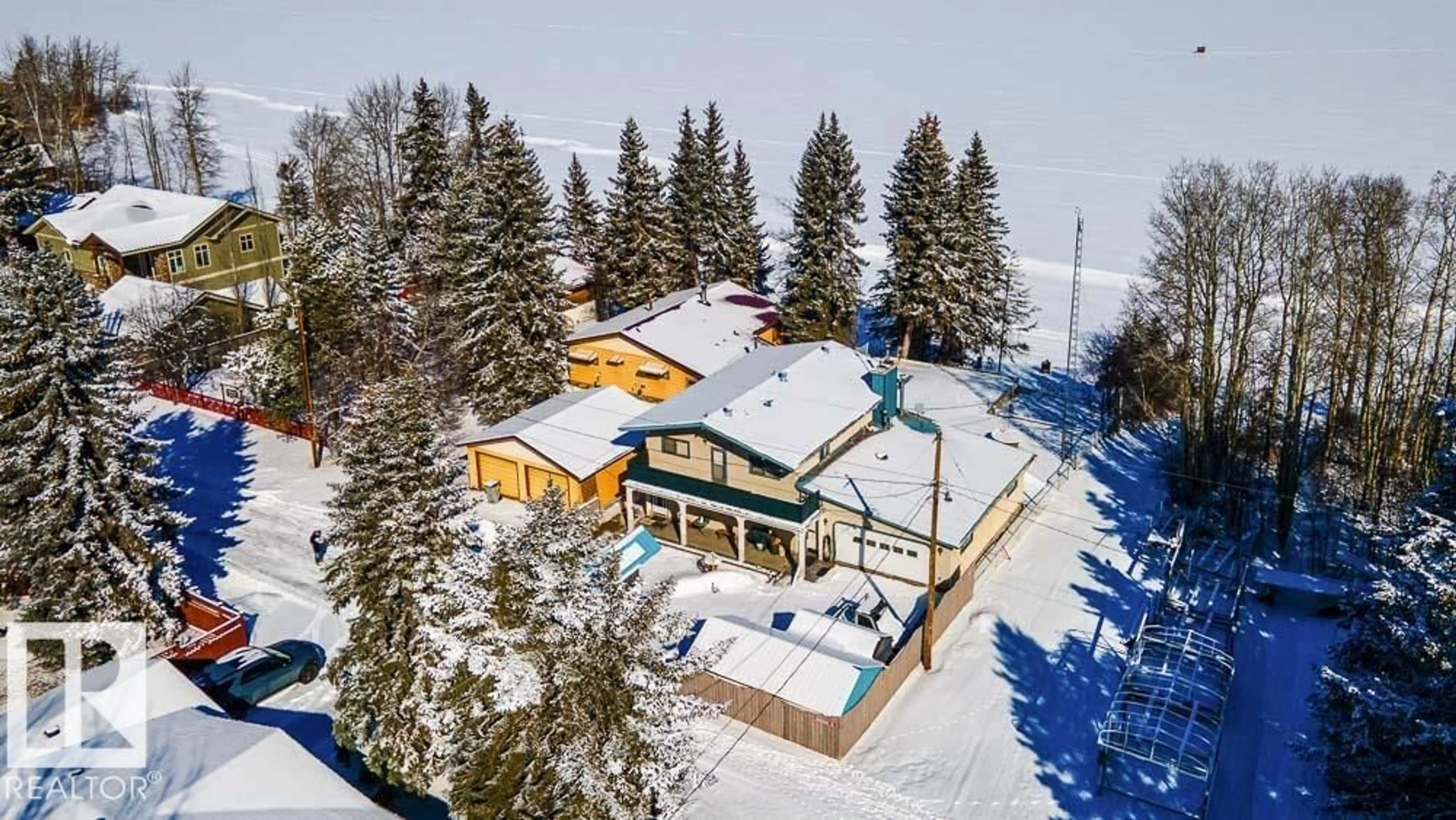 A pic from outside/outdoor area/front of a property/back of a property/a pic from drone, unknown for 412 4TH ST, Rural Wetaskiwin County Alberta T0C2V0