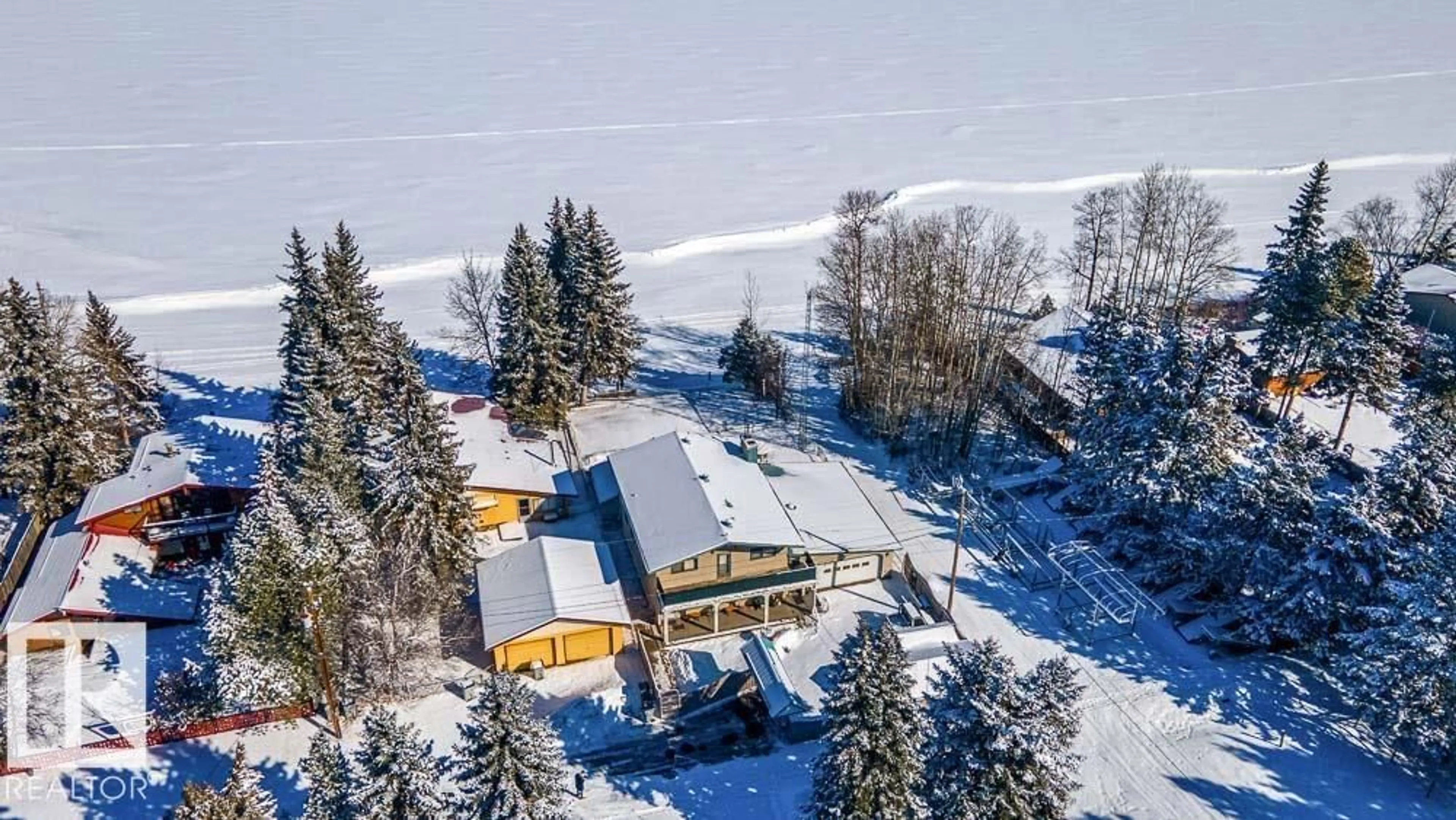A pic from outside/outdoor area/front of a property/back of a property/a pic from drone, unknown for 412 4TH ST, Rural Wetaskiwin County Alberta T0C2V0