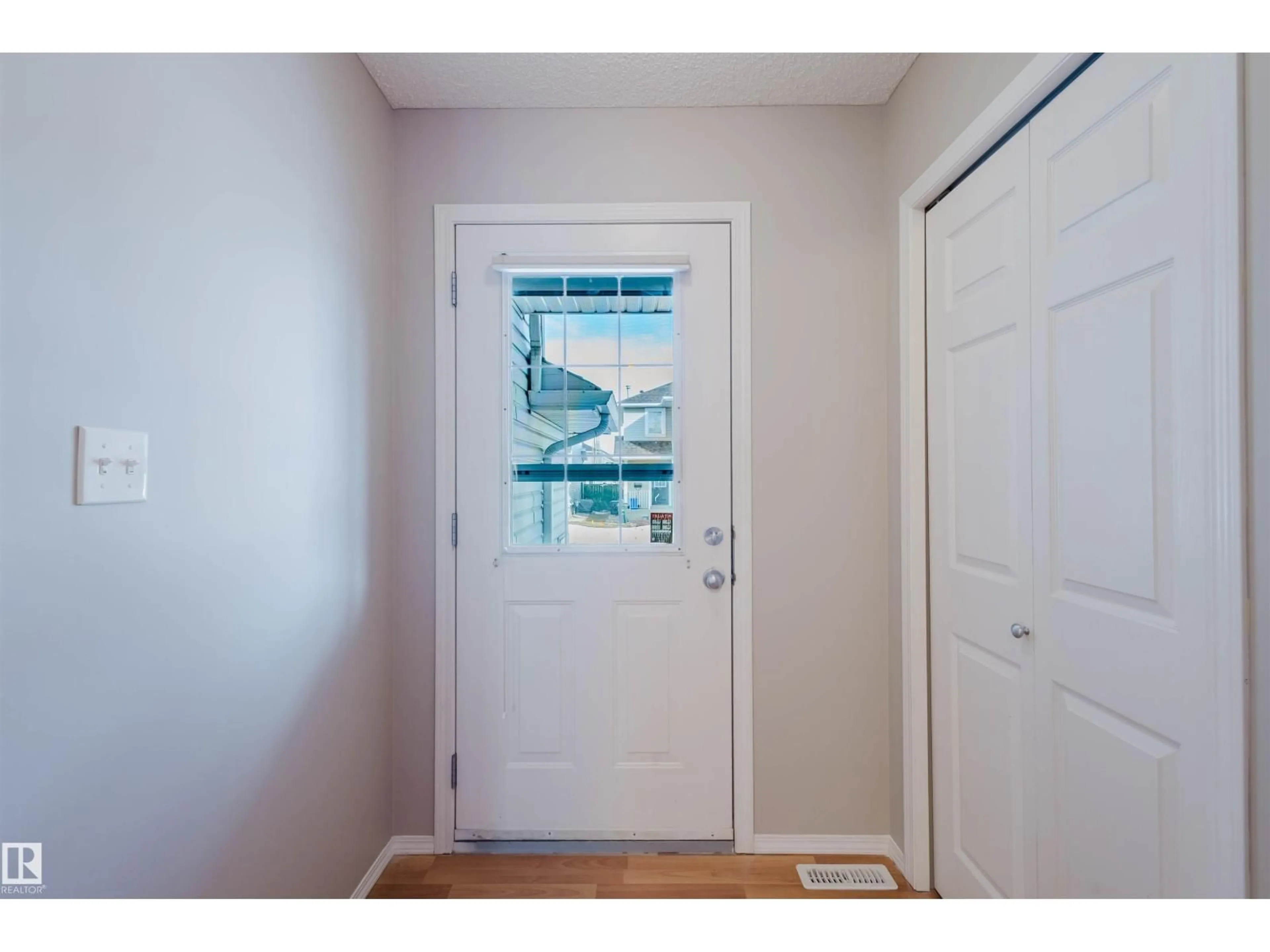 Indoor entryway for 29 115 CHESTERMERE DR, Sherwood Park Alberta T8H2W4
