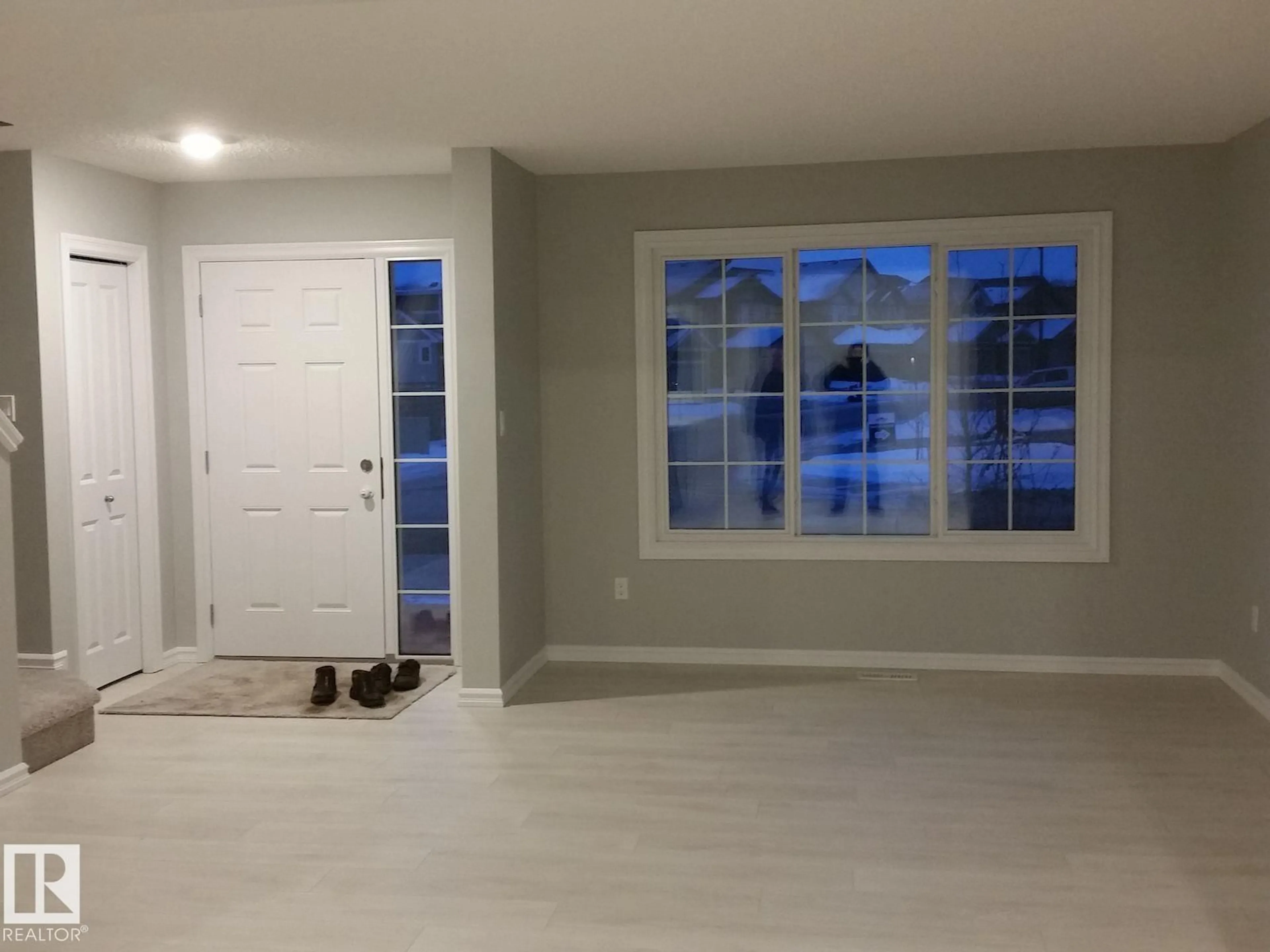Indoor entryway for 326 DESROCHERS BV, Edmonton Alberta T6W3J1