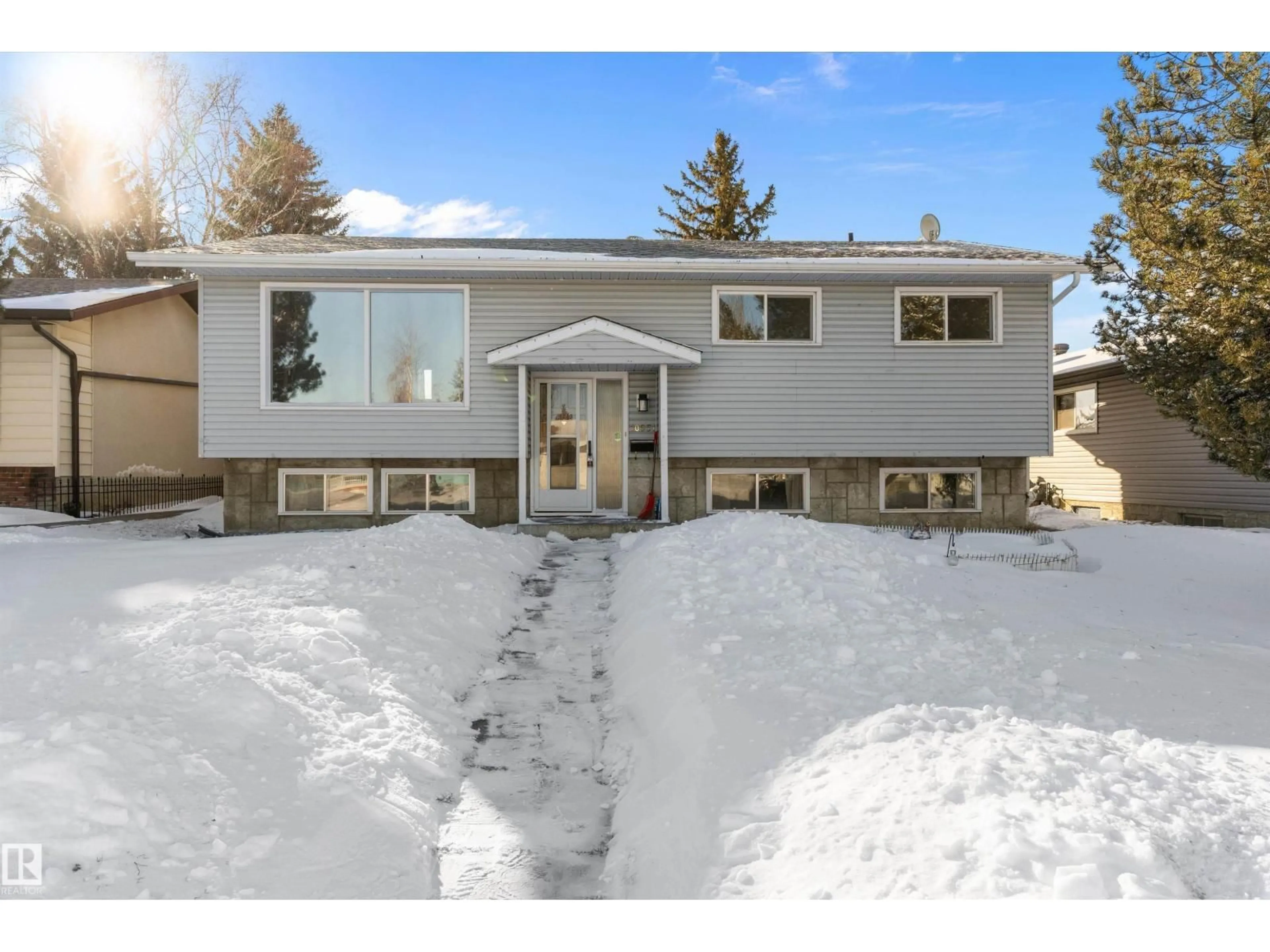 Unknown for 10951 35A AV, Edmonton Alberta T6J0A2