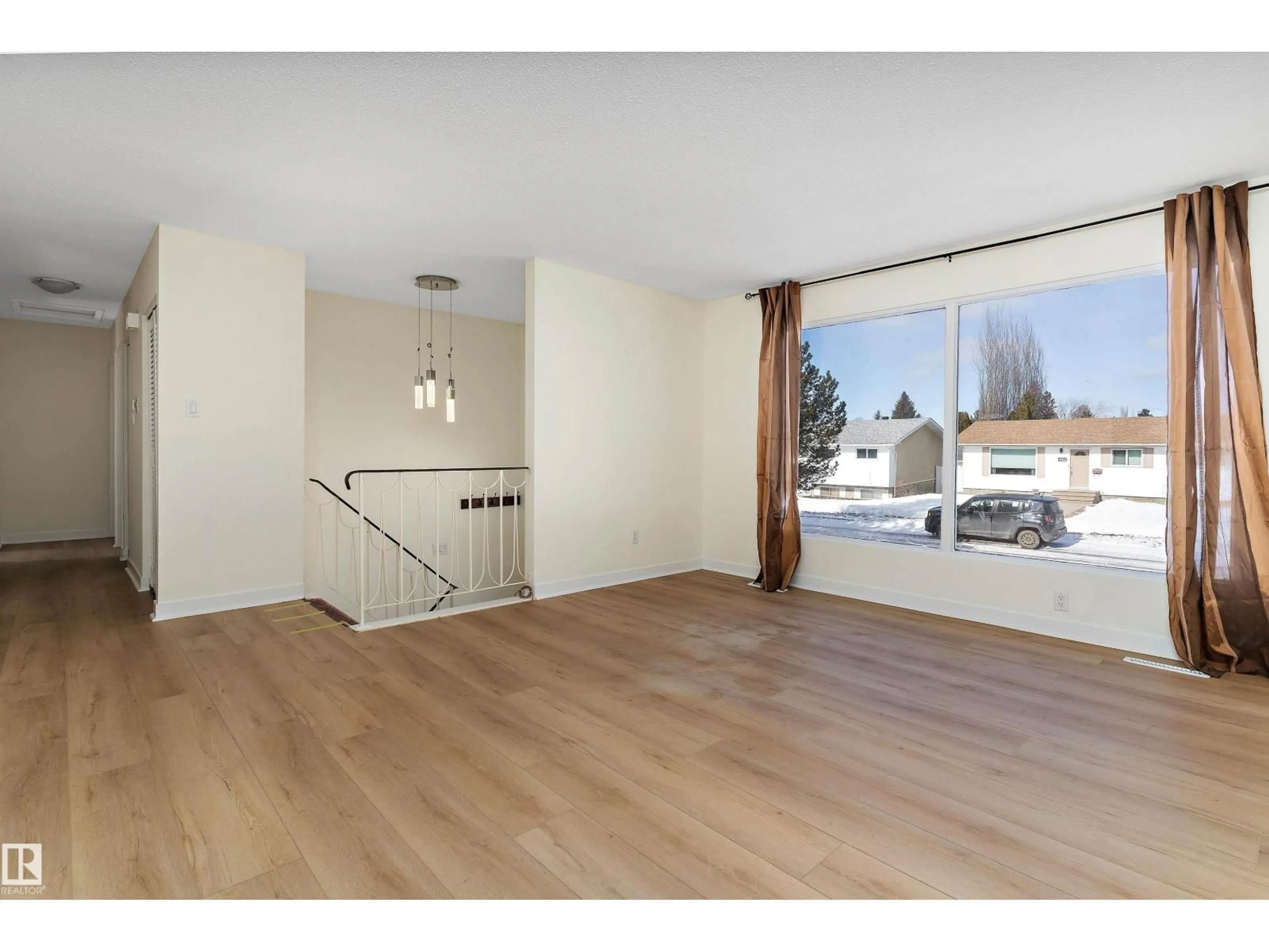 Unknown for 10951 35A AV, Edmonton Alberta T6J0A2