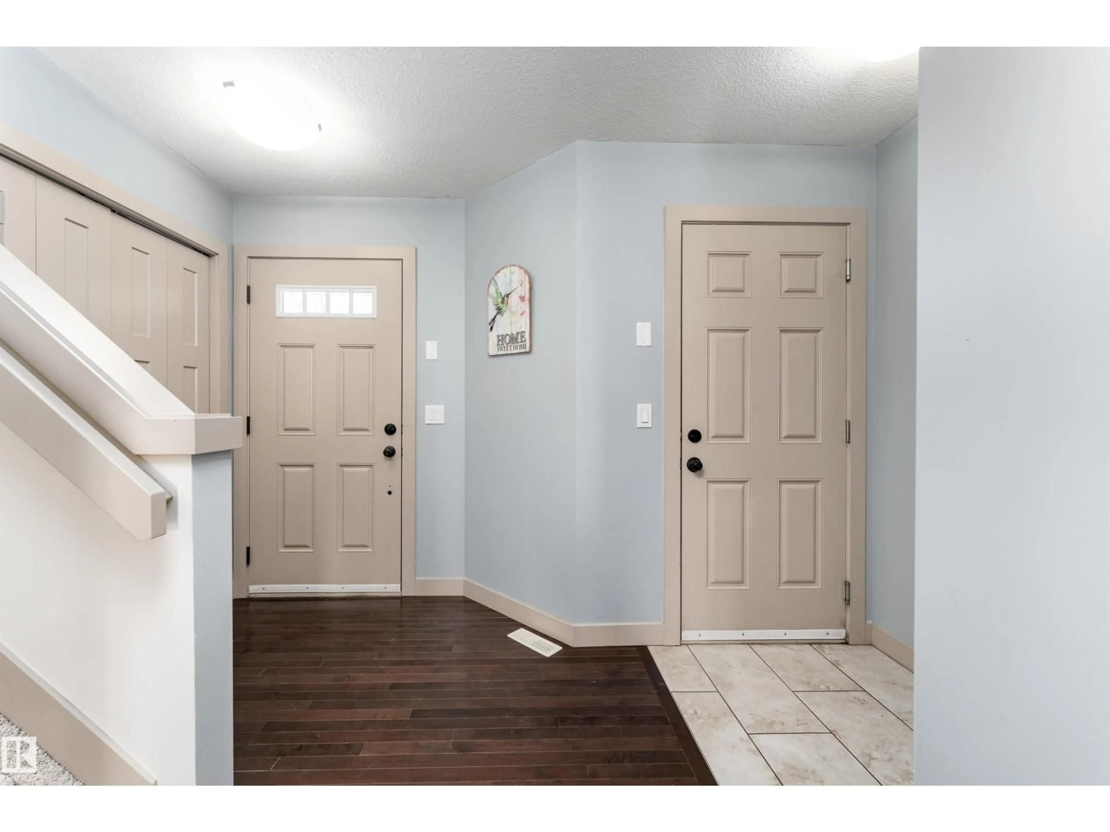 Indoor entryway for 152 RADCLIFFE WD, Fort Saskatchewan Alberta T8L0S9
