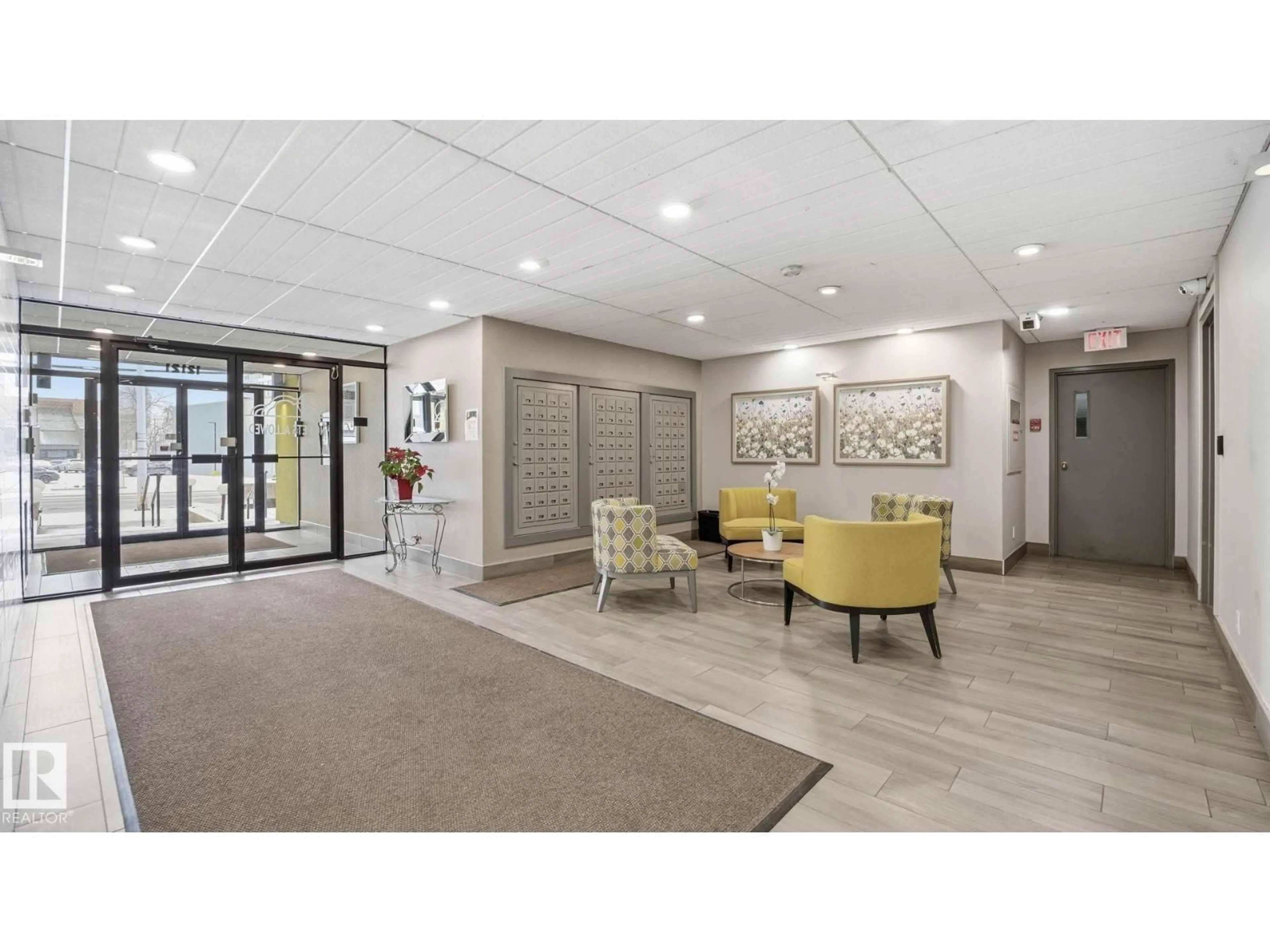 Indoor foyer for #406 - 12121 JASPER AV, Edmonton Alberta T5N3X8
