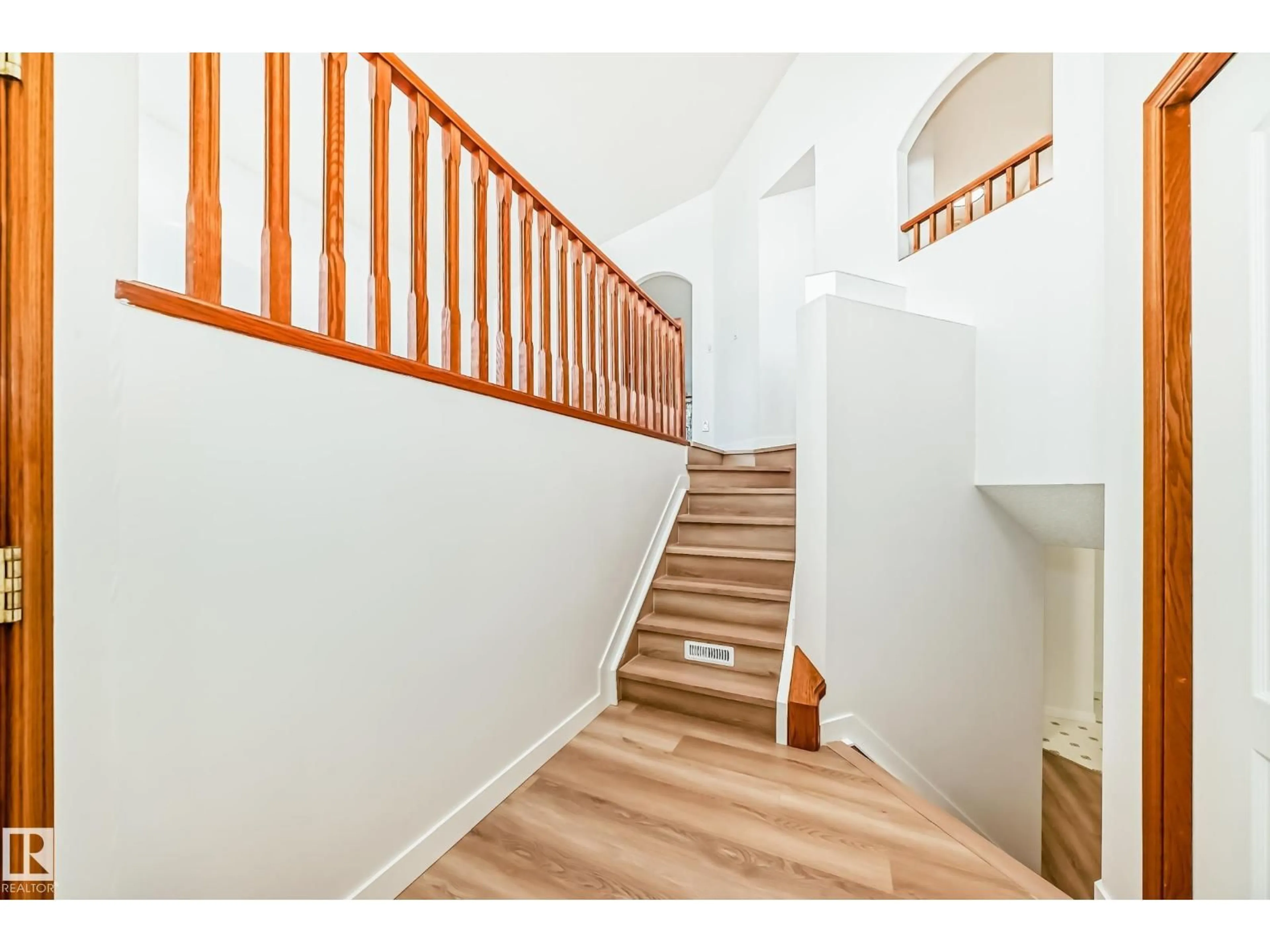 Stairs for NW - 14063 128 ST, Edmonton Alberta T6V1K6