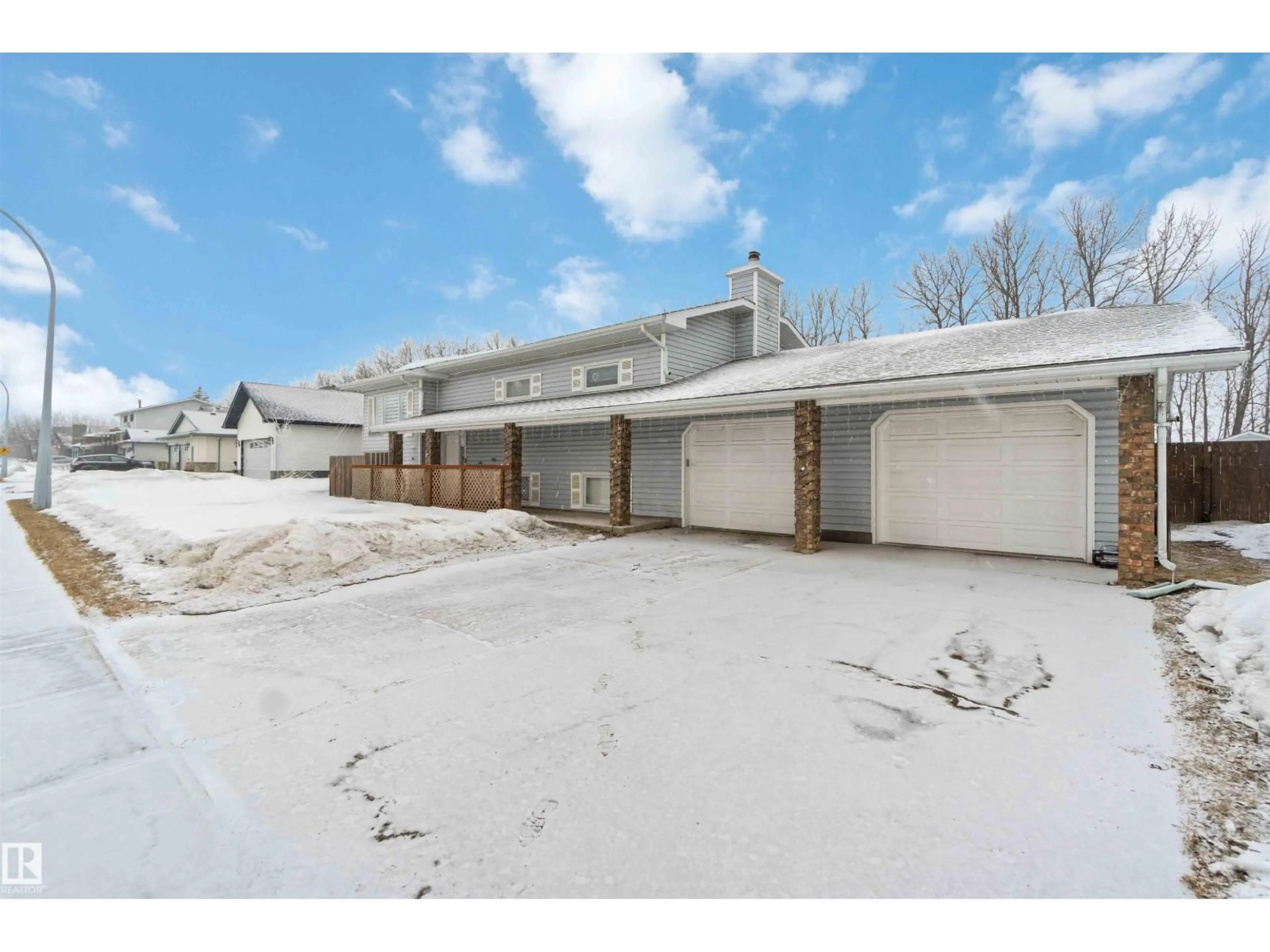 A pic from outside/outdoor area/front of a property/back of a property/a pic from drone, street for 6223 53A AV, Redwater Alberta T0A2W0