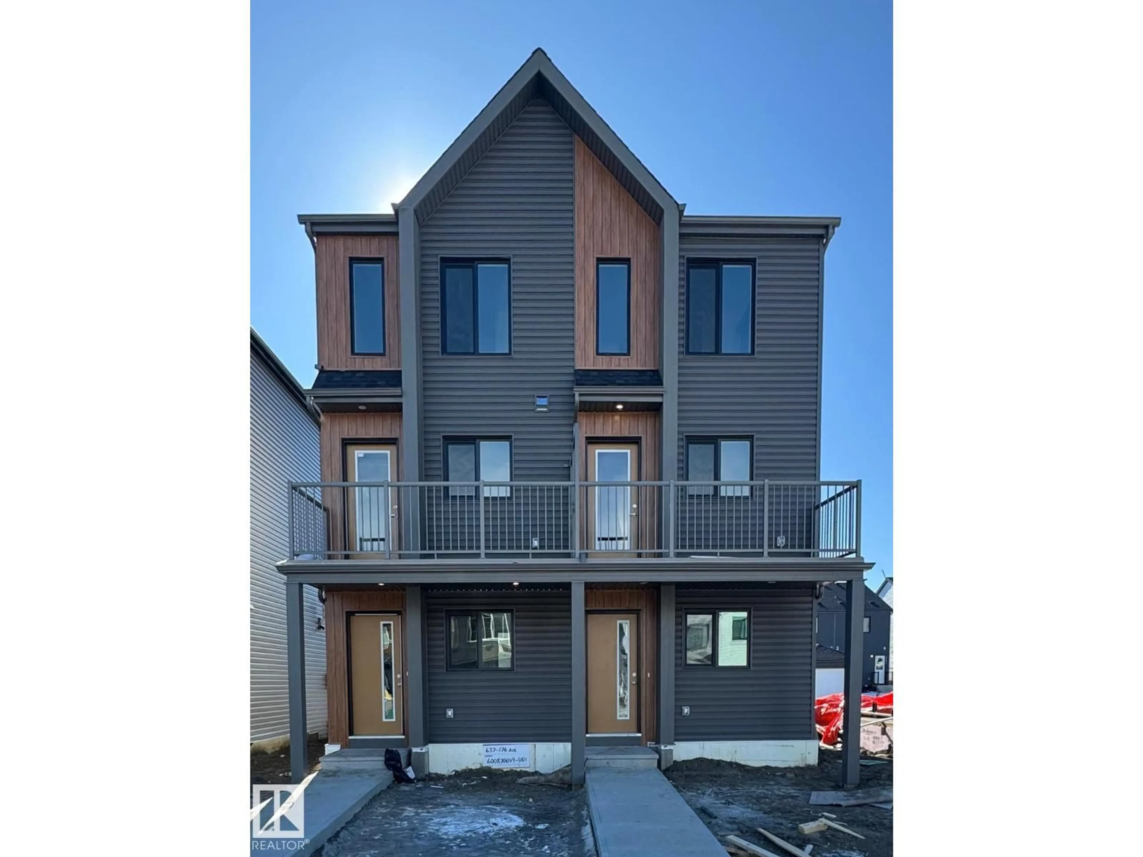 A pic from outside/outdoor area/front of a property/back of a property/a pic from drone, unknown for 5145 RIVER'S EDGE WY, Edmonton Alberta T6M3B6