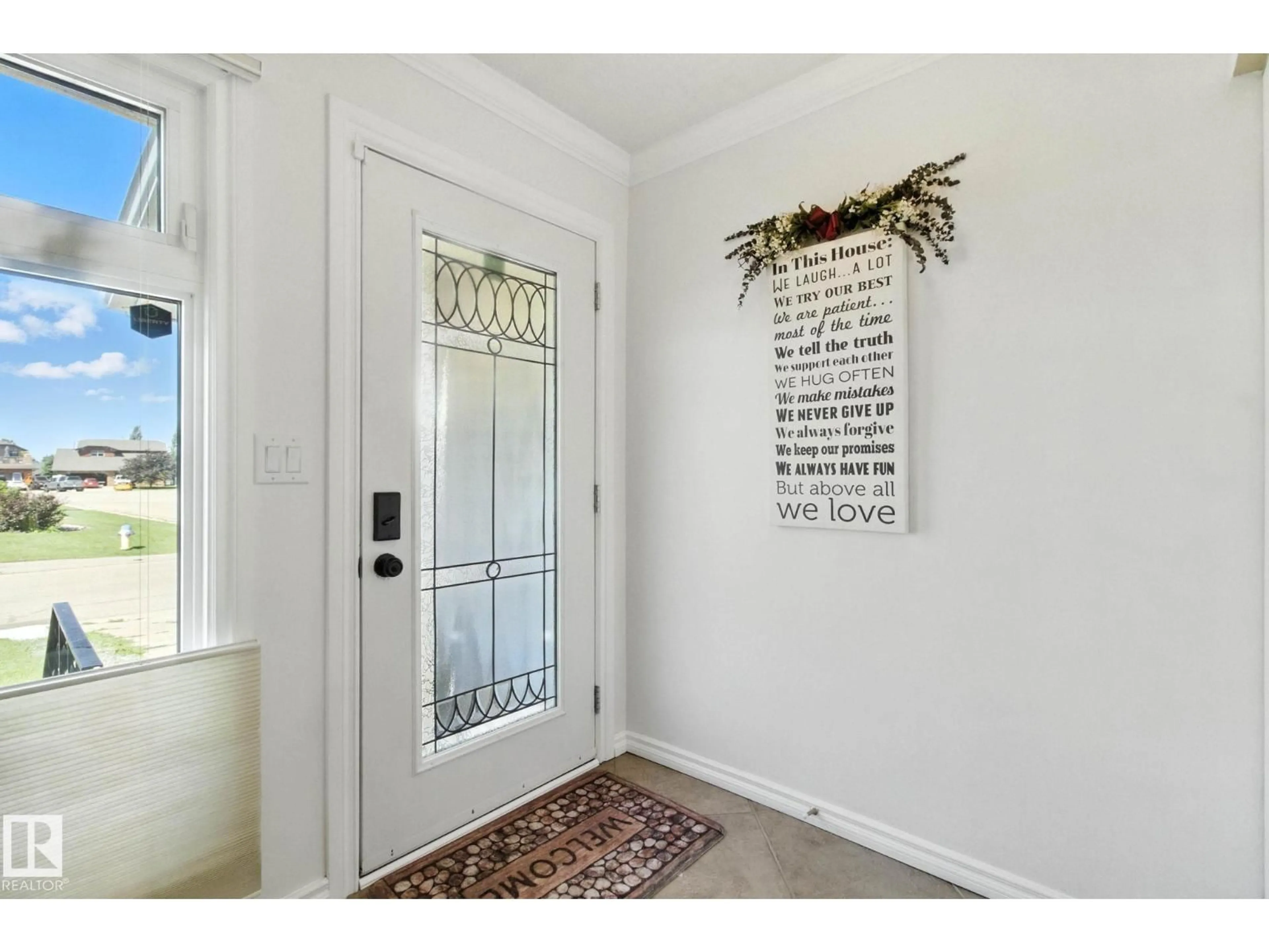 Indoor entryway for 39 GRAND MEADOW CR, Edmonton Alberta T6L1A3