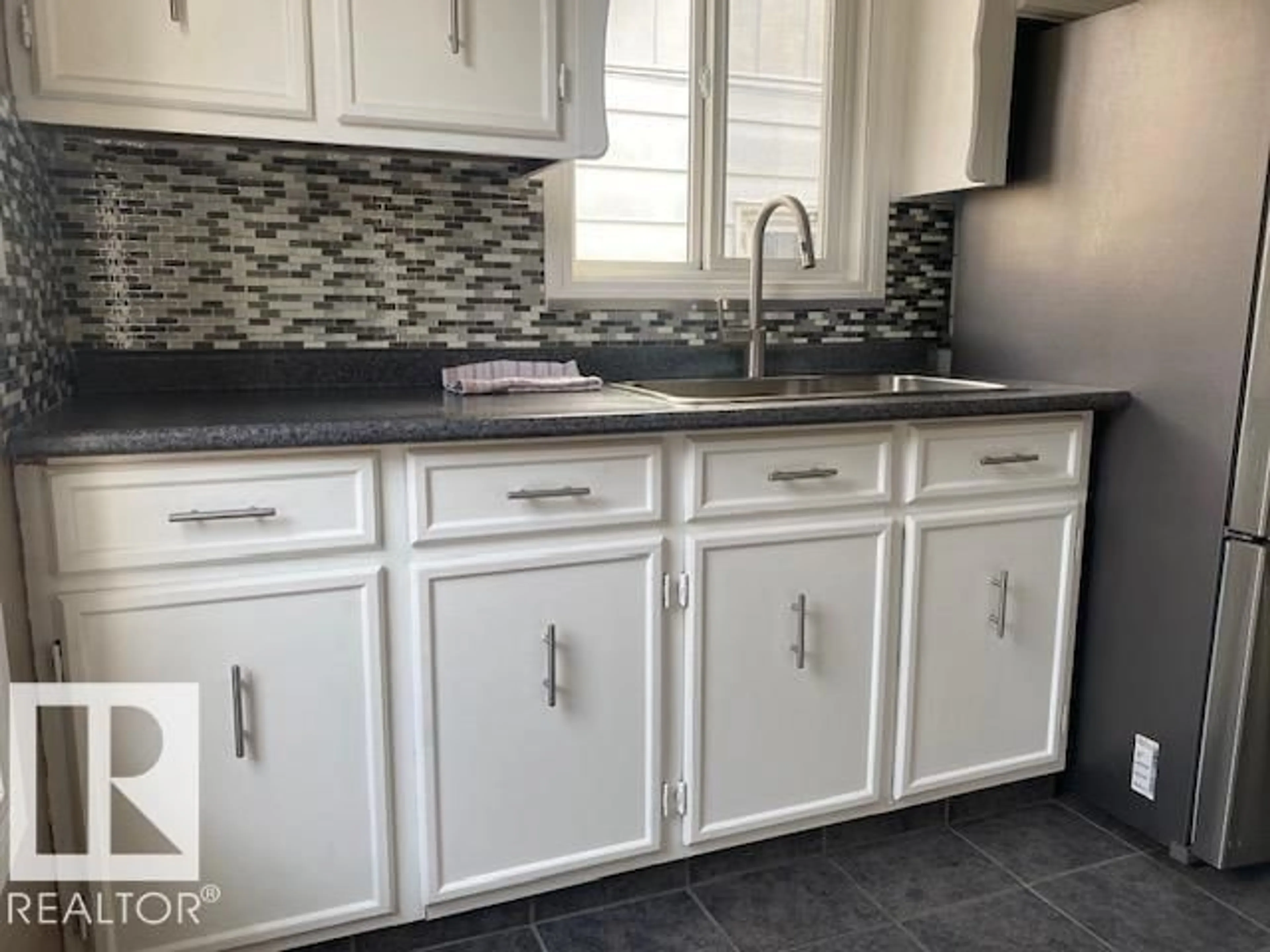 Standard kitchen, ceramic/tile floor for NW - 10951 96 ST, Edmonton Alberta T5H2K6