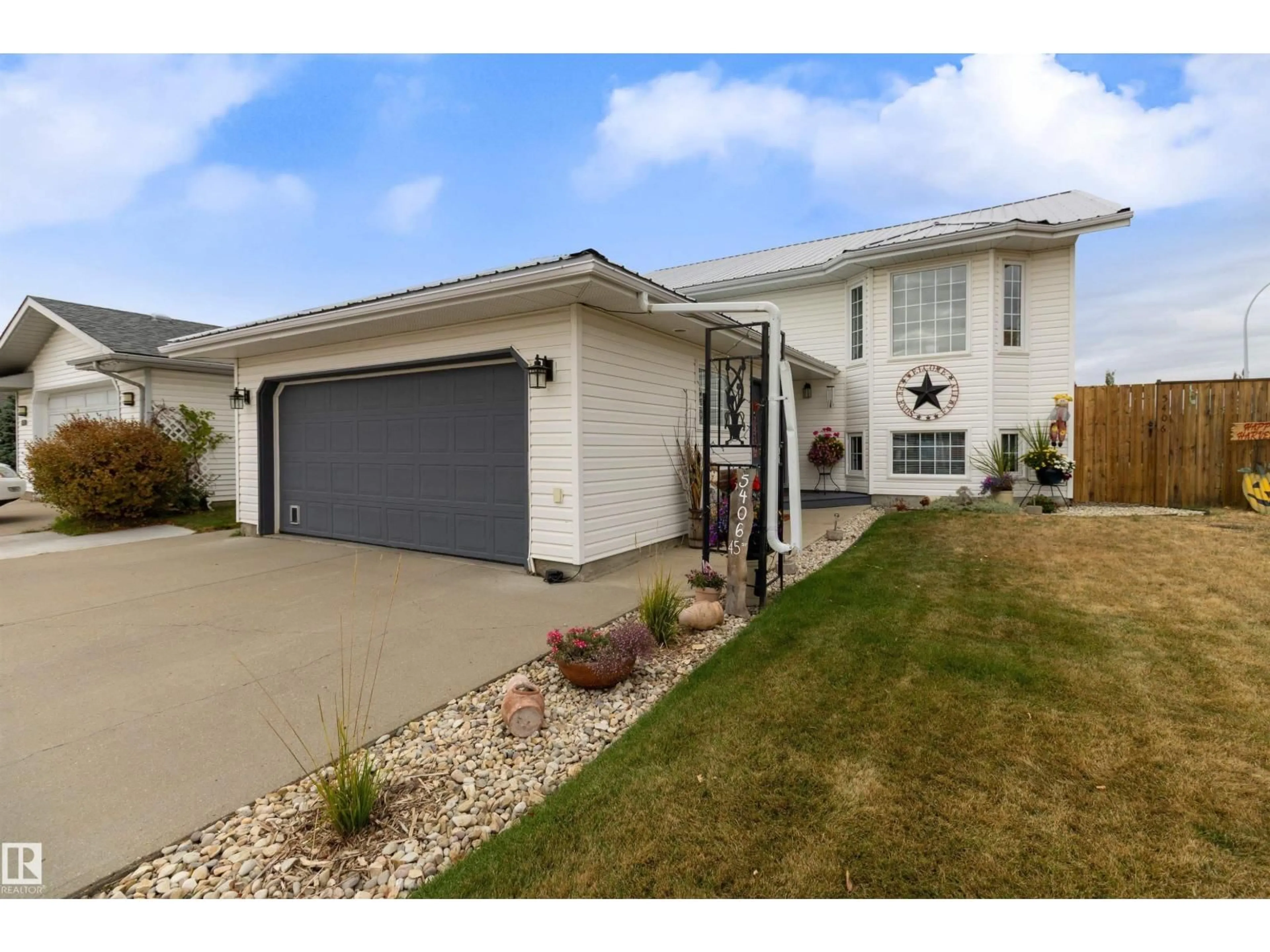 Home with vinyl exterior material, street for 5406 45 ST, Tofield Alberta T0B4J0